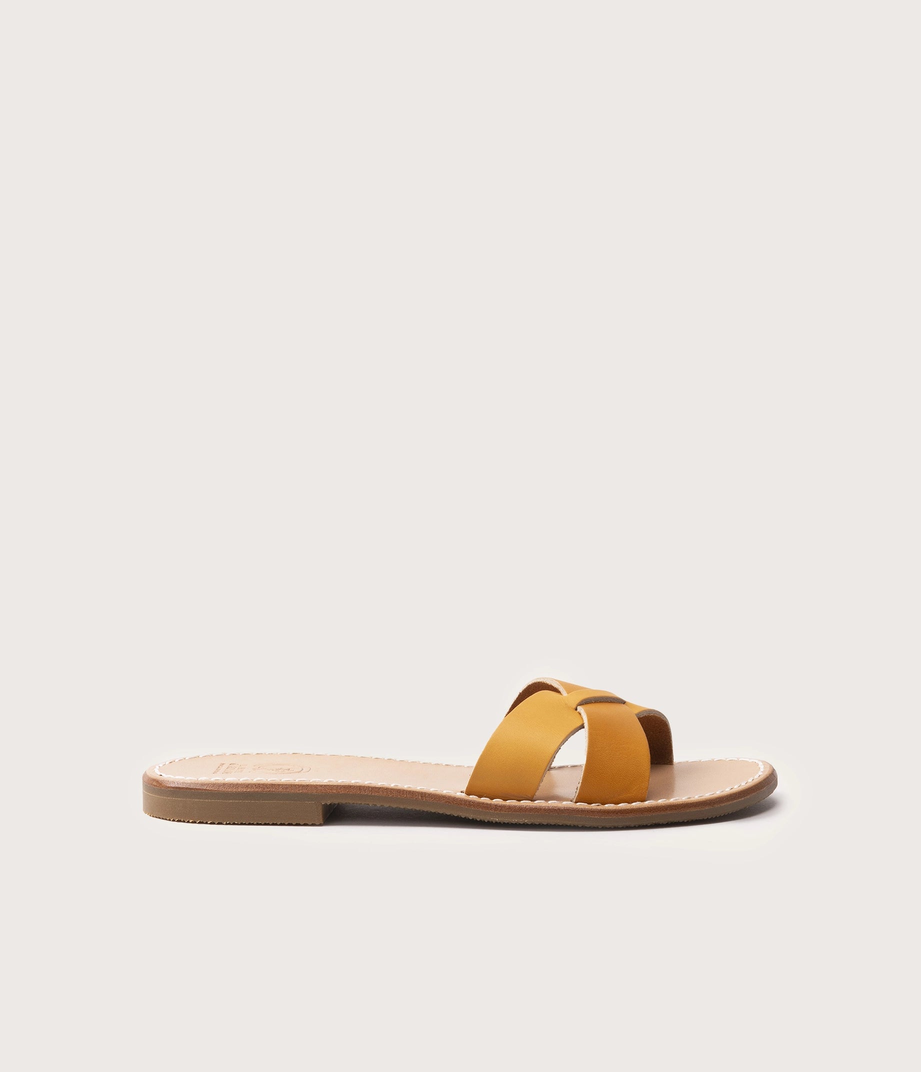 mules camarguaises - mules en cuir naturel - mules femme en cuir gras - mules pour femme en cuir - mules en cuir brides croisées - mules en cuir confortables - mules la botte gardiane - sandale femme style mule - mules avec semelles en miel - atelier EPV - mules fabriquées en France - mules femme en cuir français