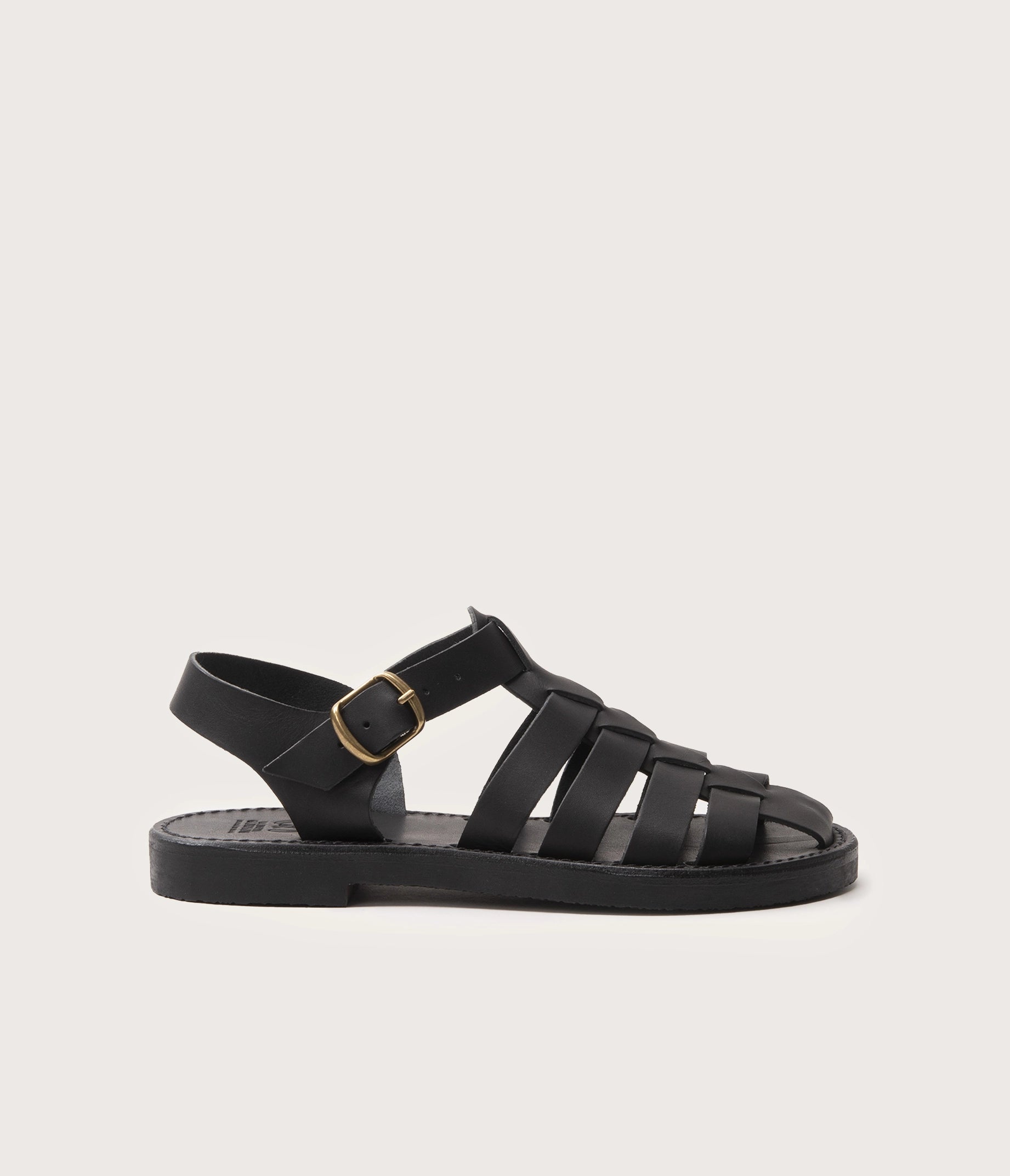 sandale femme en cuir noir, sandales femme en cuir noir, sandales en cuir noir, sandales en cuir confortable, sandales noire, sandale bout ferme, sandal noir, sandale en cuire, la botte gardiane, atelier de chaussure, fabriquant français, labottegardiane, sandale labottegardiane, sandale la botte gardiane, sandale style meduse, meduse en cuir, sandale de pecheur, sandales de pécheurs, sandales de pécheur