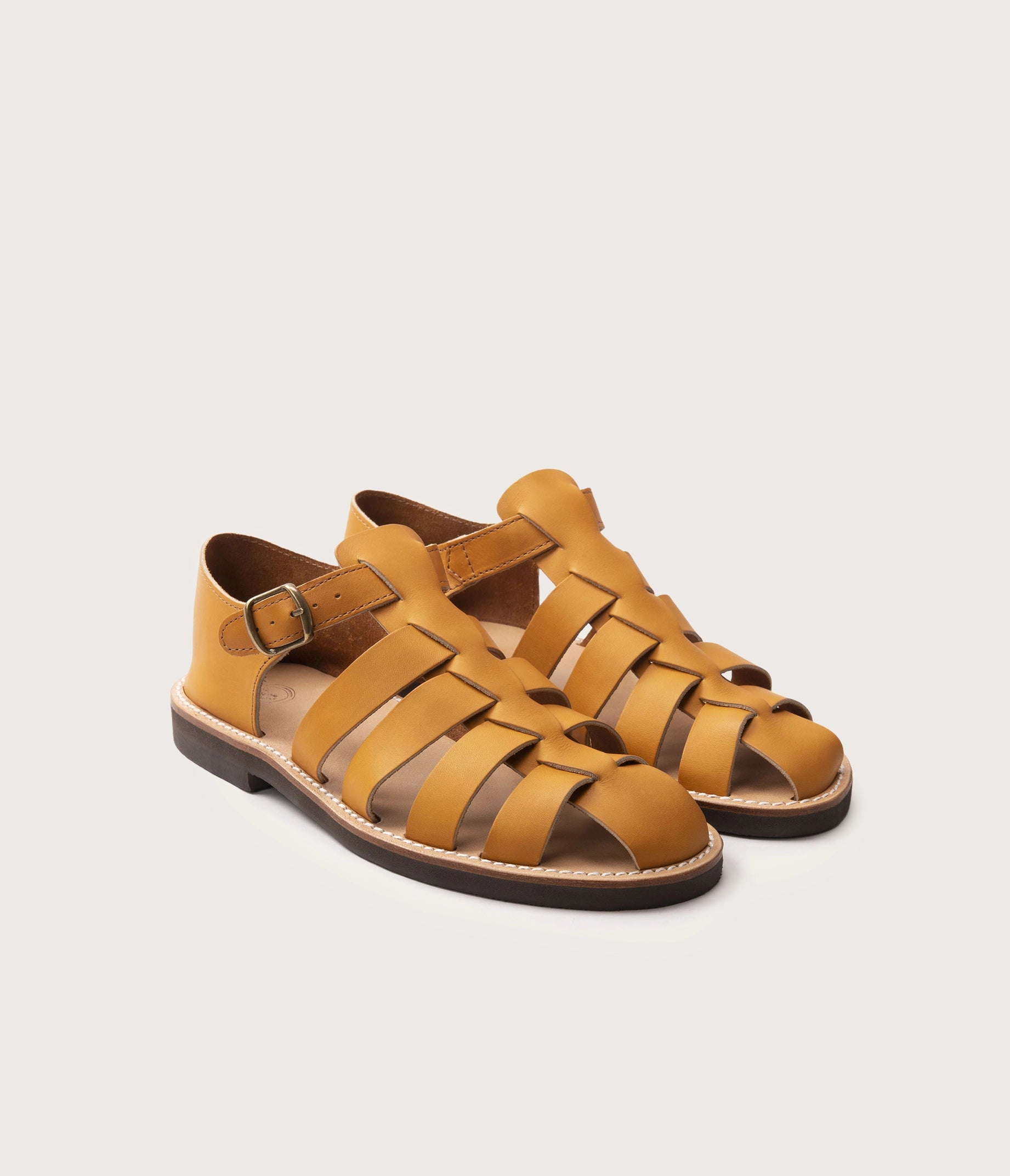 paire de sandale en cuir naturel, paire de nu pieds style pêcheurs, sandale en cuir homme style chaussure d'eau, nu pieds en cuir des tanneries Haas