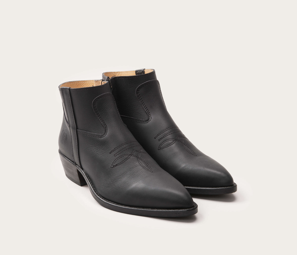 Gil Tiag Supple Black