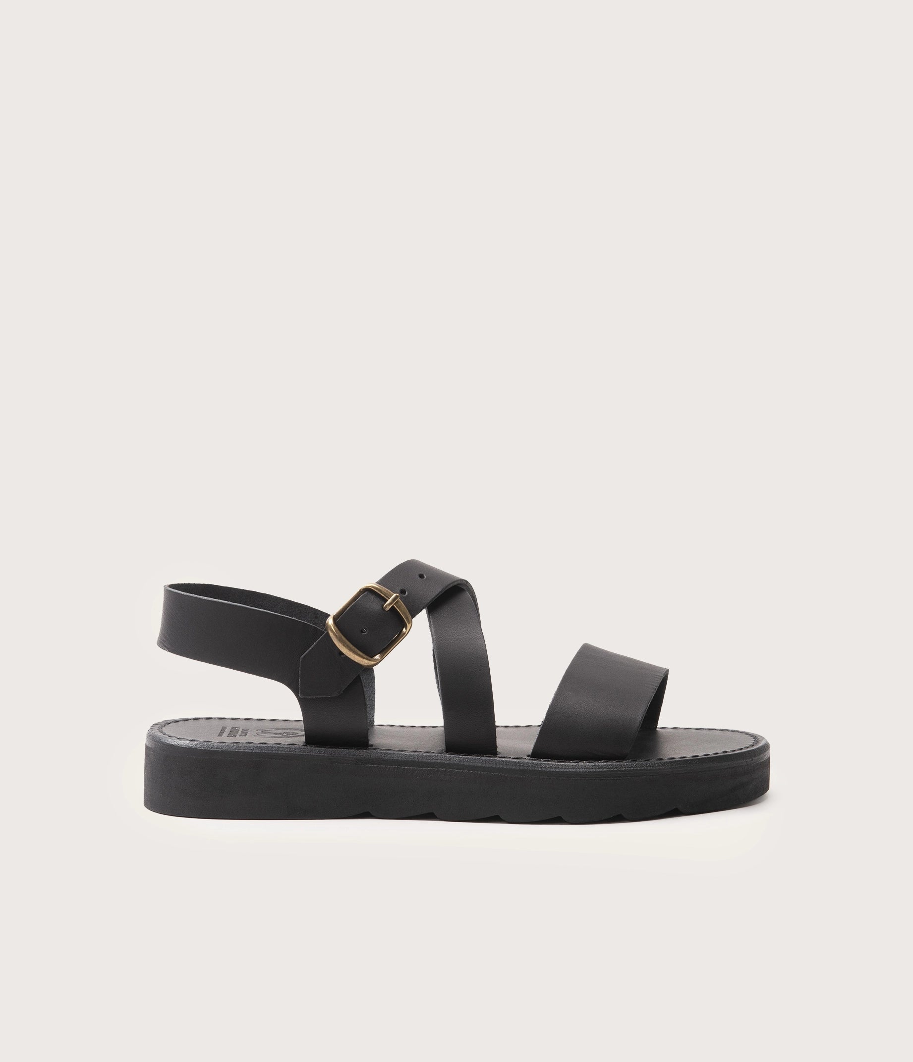 sandale en cuir - sandale en tannage en tannage végétal - sandale femme brides épaisses - sandale sans chrome - tannage végétal - la botte gardiane modèle Madonna