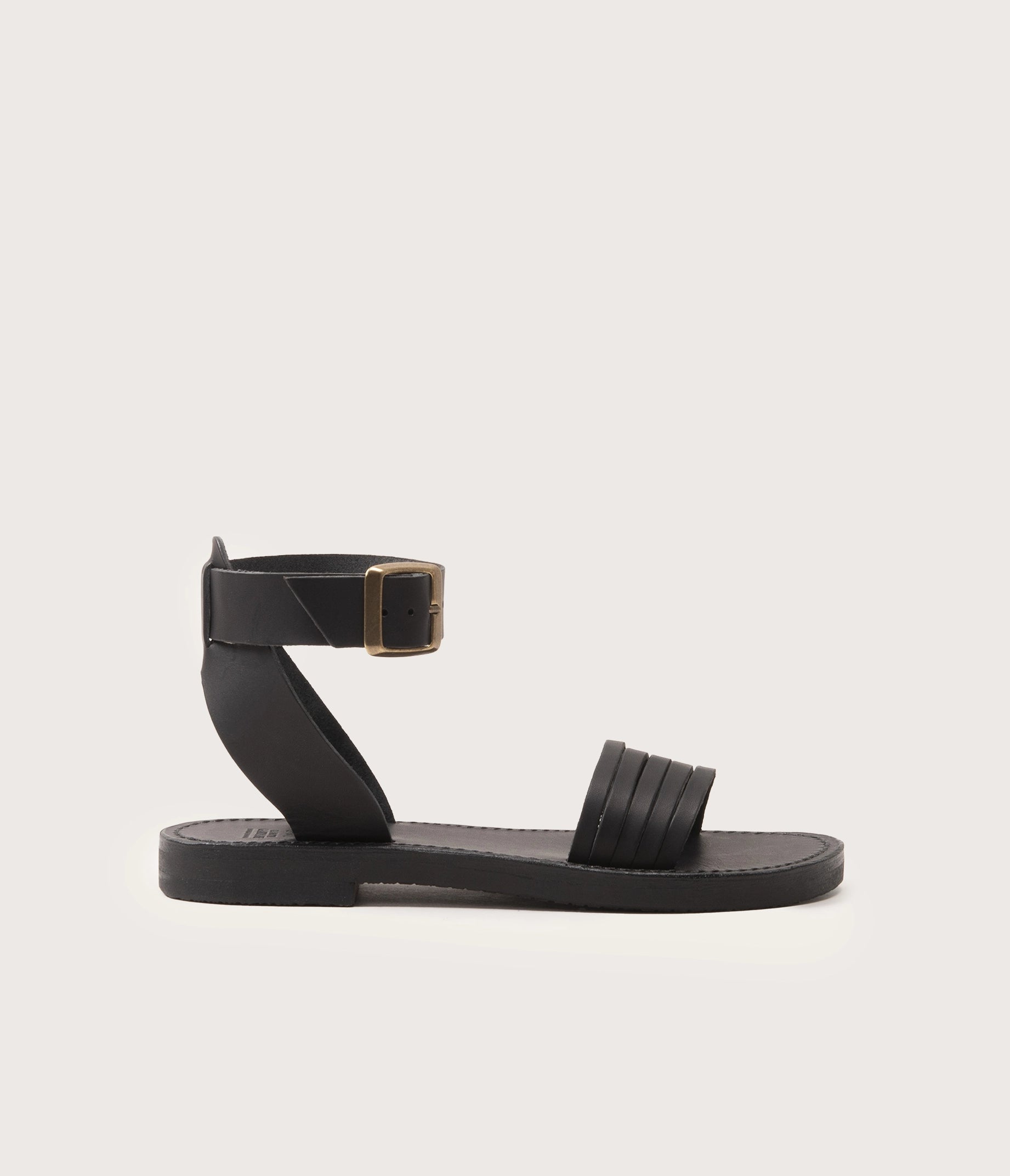 sandale noir femme, sandale en cuir noir femme, la botte gardiane sandale maguy, sandale réglable à la cheville en cuir, sandale fabriquée en France, sandale noire camarguaise, sandale femme en cuir tannage végétal, sandale sans chrome, la botte gardianne, botte gardiane