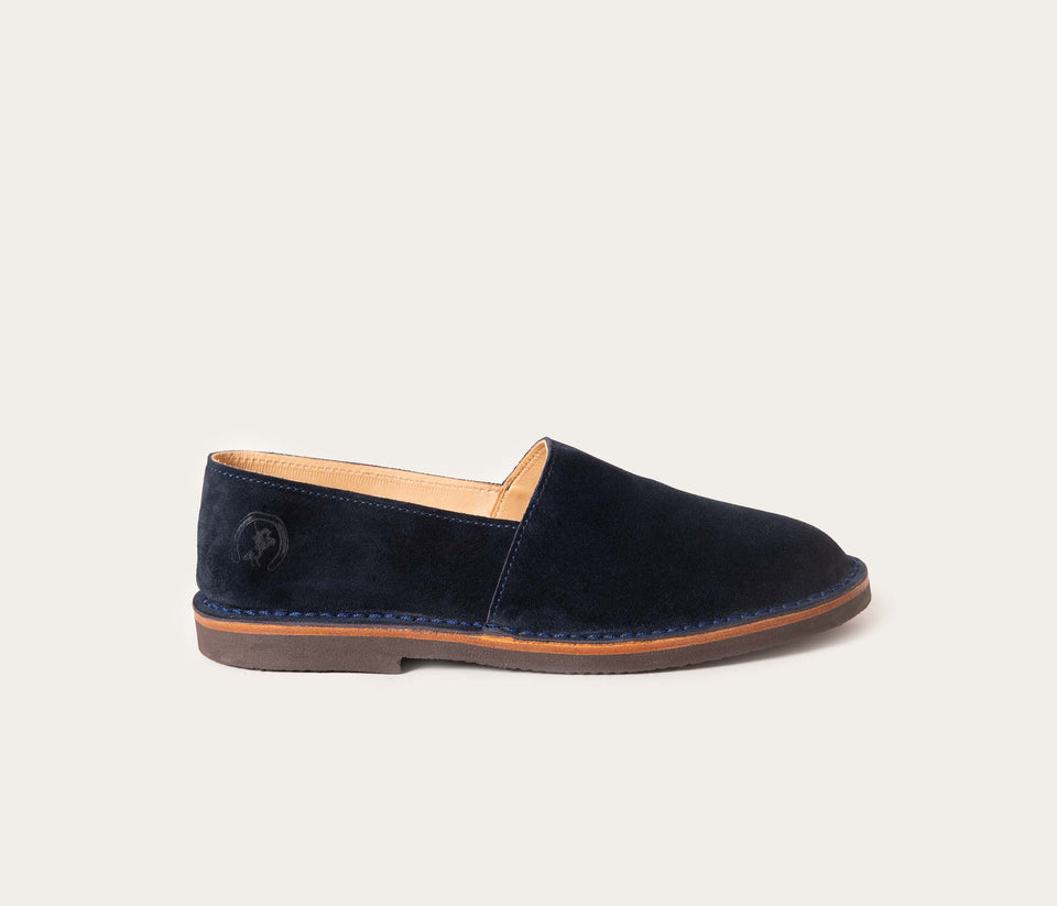 maurice mocassin bleu marine, espadrille camarguaise, mocassin en cuir velours, mocassin en cuir pour homme, mocassin pour femme, espadrille en cuir femme, espadrille en cuir homme, fabriqué en France