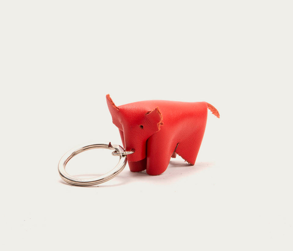 taureau en cuir souple rouge, porte-clé en cuir rouge, porte clé en cuir taureau, porte clé camarguais, porte clé rouge en forme de taureau