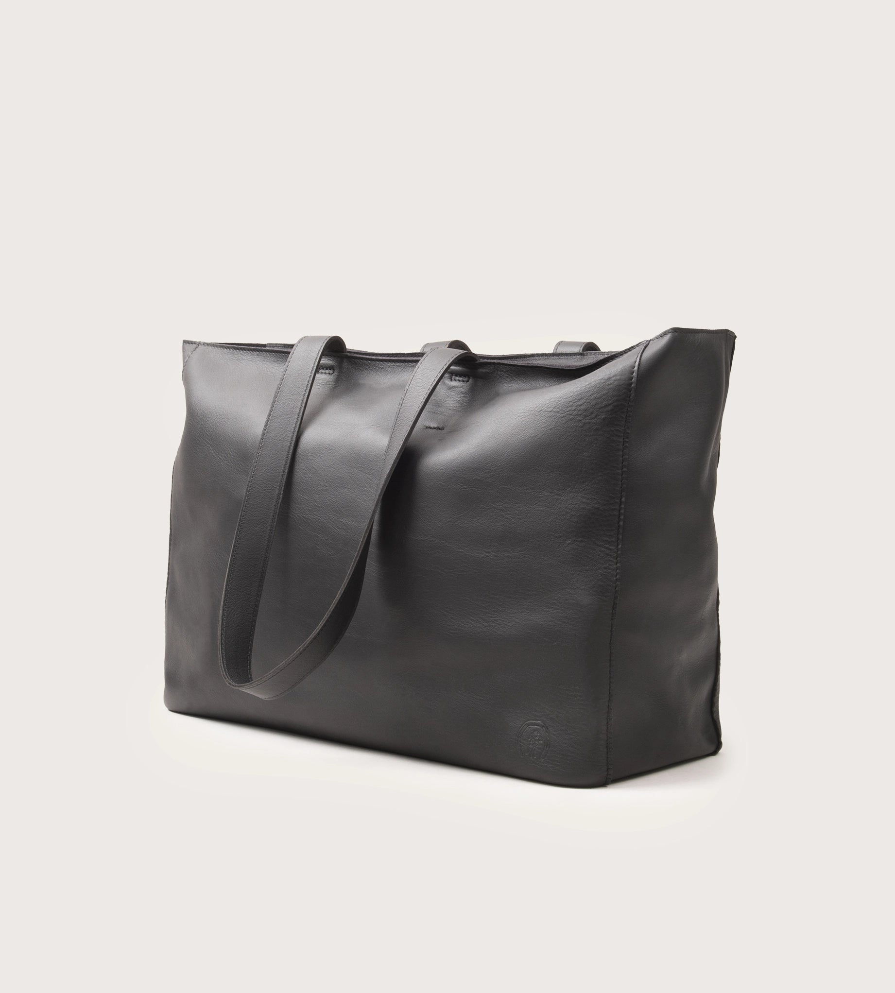 sac cabas noir, sac cabas en cuir noir, sac noir en cuir, grand sac en cuir, grand sac noir, la botte gardiane sac en cuir Cabas, sac en cuir français, sac avec zip en cuir, sac noir avec fermeture éclair