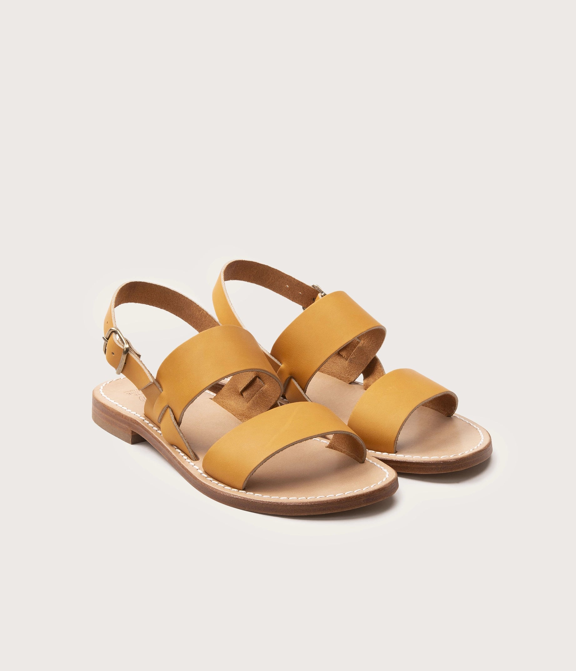 paire de nus pieds femme - paire de sandales d'été femme - paire de sandales en cuir naturel - paire de sandales pour femme - cuir tannerie Haas - cuir français nus pieds - sandales femmes en cuir