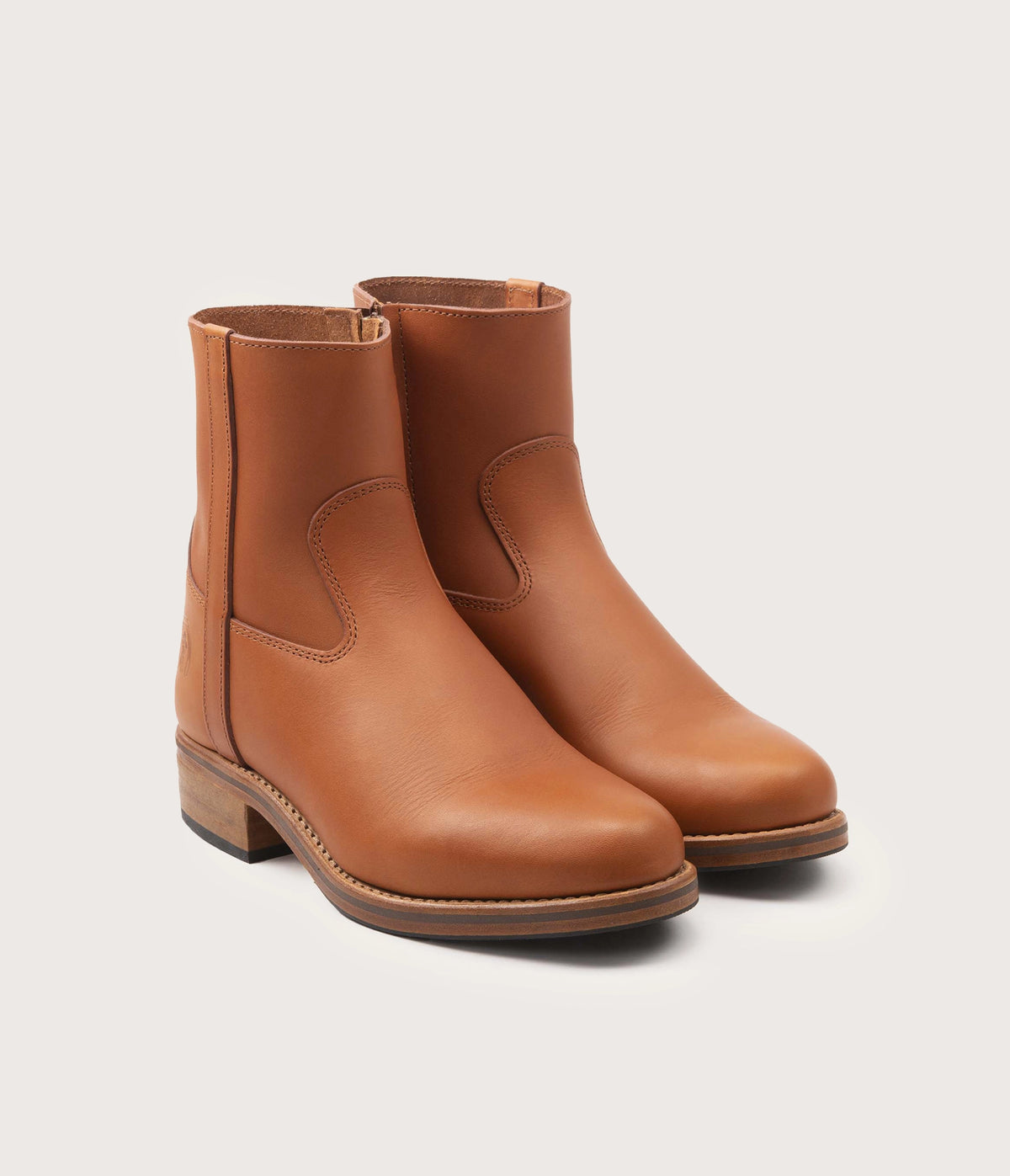 paire de boots camarguaise homme - made in france - EPV - la botte gardiane bottines - bottines en cuir gras fauve pour homme - boots de gardian homme en cuir - paire de bottines en cuir fauve pour homme style gardian - camargue style - sud de la france - cuir de qualité