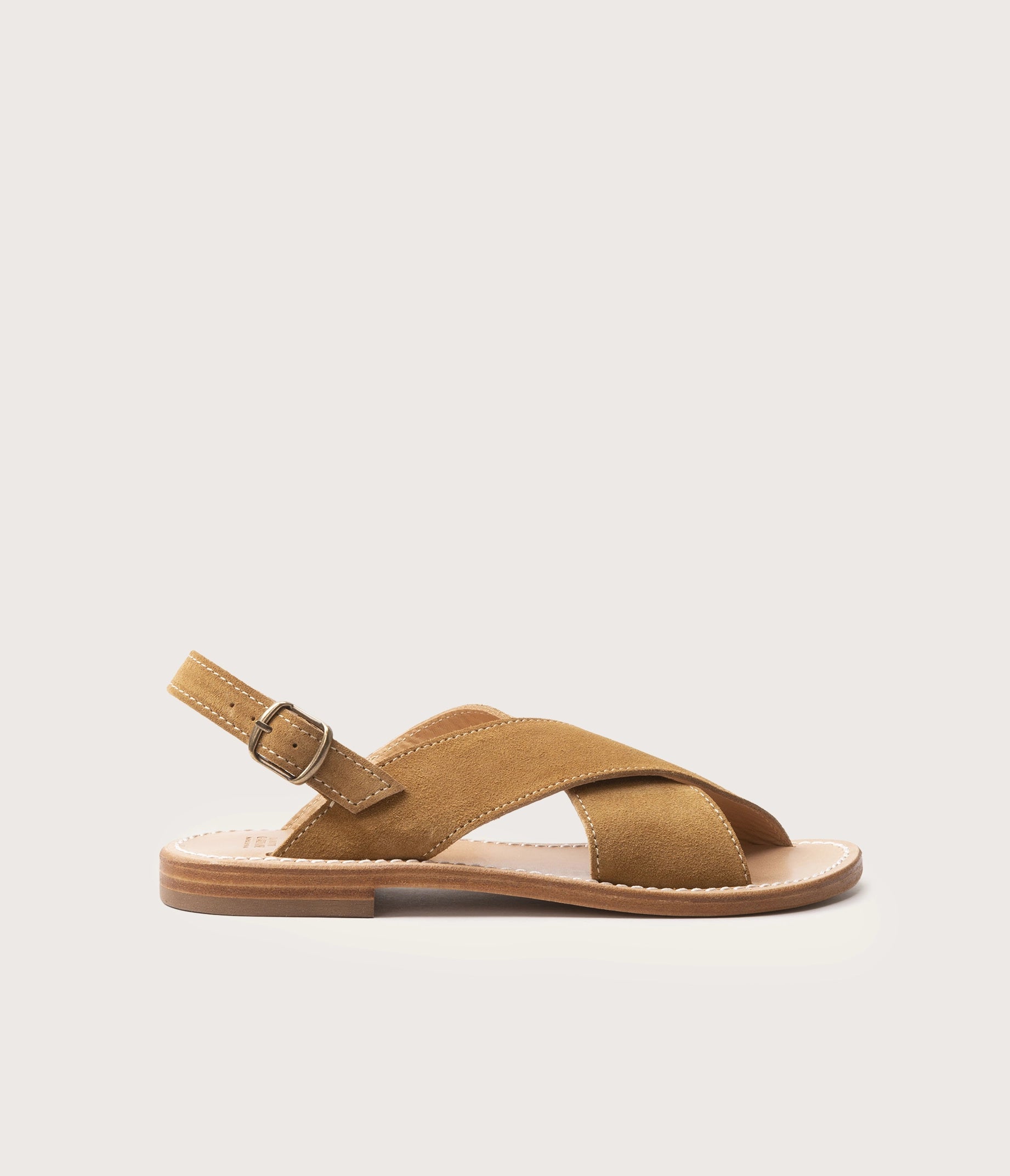 sandale en daim, sandale en velours, nu pieds en daim femme, nu pieds en cuir velours femme, sandale en cuir velours femme havane, modèle Uzès velours la botte gardiane, sandale réglable en cuir femme, nu pieds fabriqué en France, Camargue chaussure