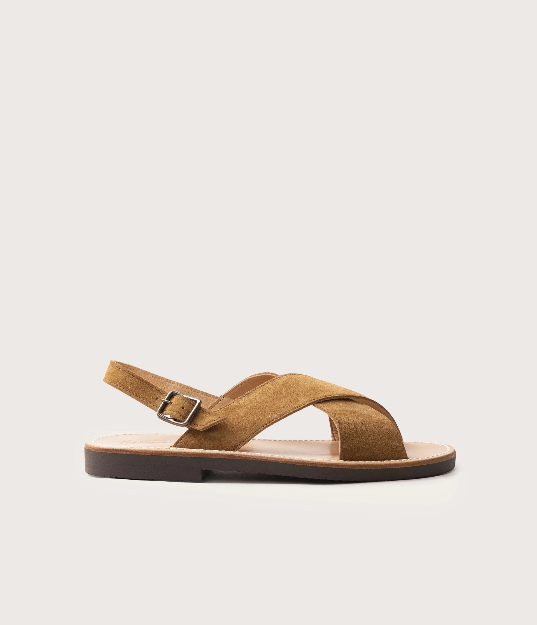 nu pieds homme en cuir, nu pieds homme en daim, sandale pour homme en cuir velours, atelier en Camargue, sandale en cuir velours havane homme, sandale réglable en cuir, nu pieds fabriqué en France, chaussure artisanale, modèle Uzès en cuir velours homme La Botte Gardiane