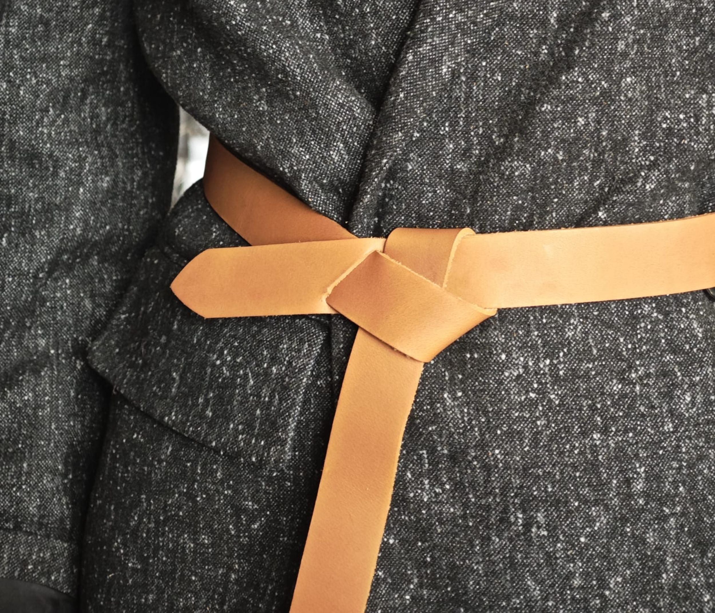 Natural leather knotted belt