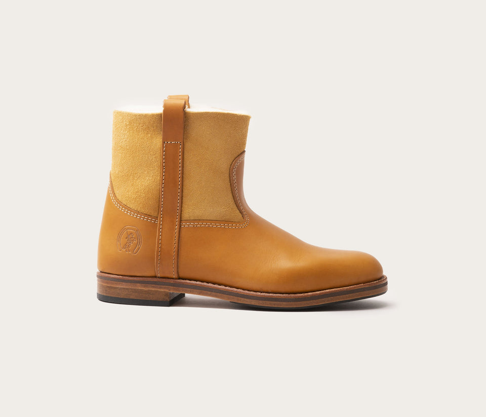 chaussure en mouton, bottes mouton, botte mouton, chaussures en mouton, chaussures en peau de mouton, chaussure shearling, shearling shoes, boots mouton, boots en peau retournée, boots homme mouton, boots mouton naturel, mouton naturel