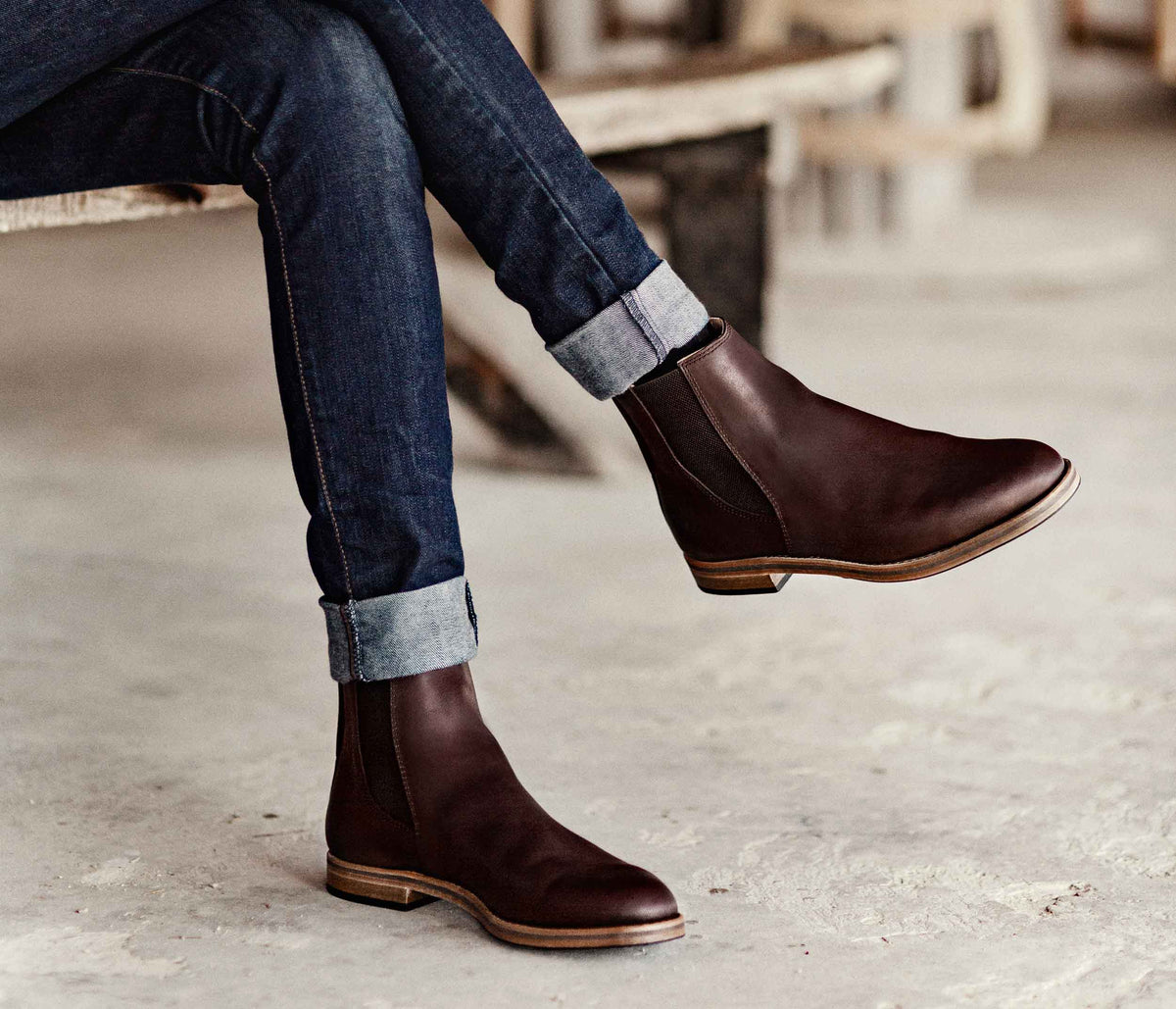 bottines camarguaises en cuir gras suportlo café - idées tenues homme avec bottine en cuir - bottine style gardian en cuir café - shooting bottine homme style camargue, bottine homme la botte gardiane modèle Bertrand porté, bottine homme en cuir café portée