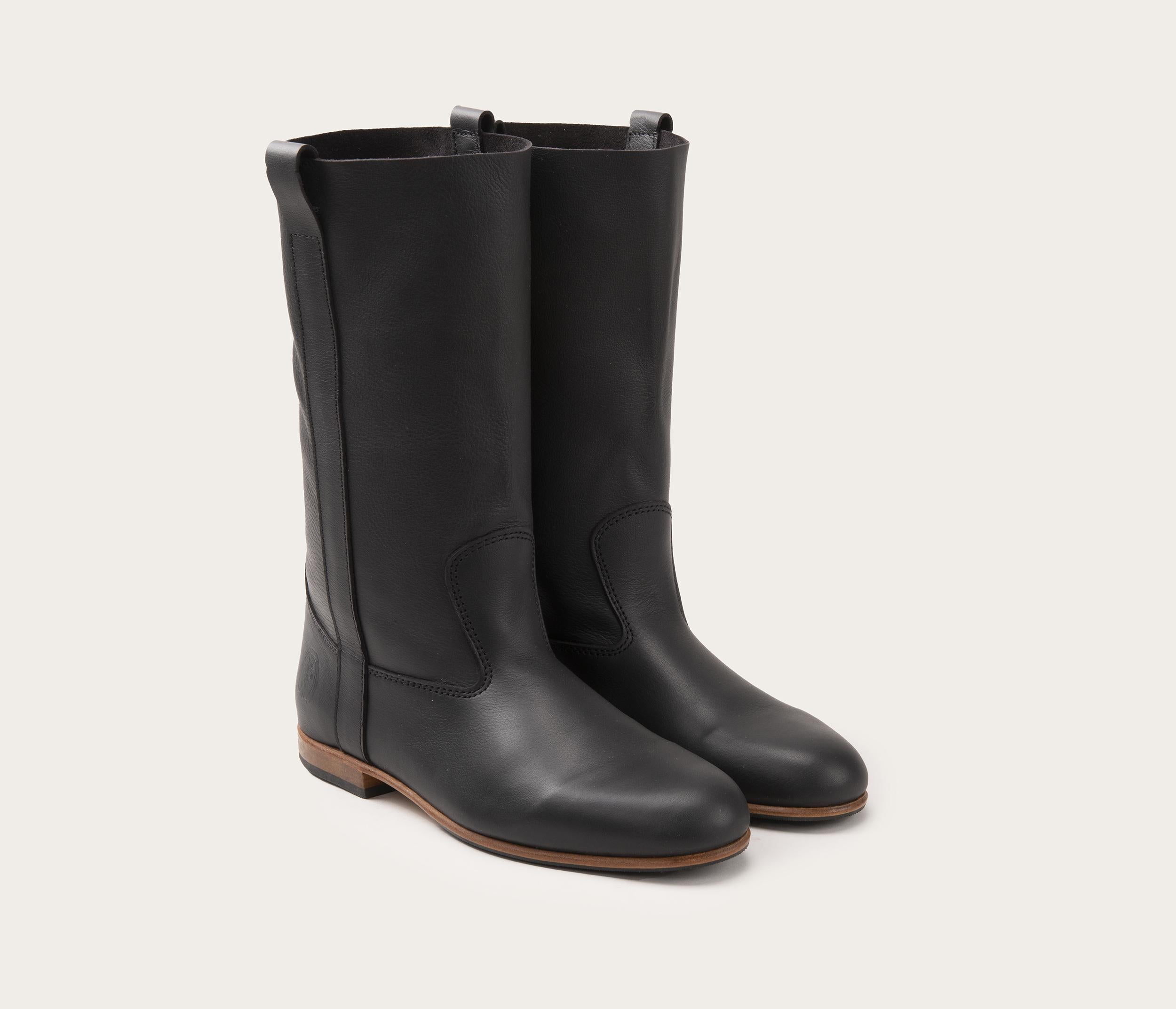 Ella paire de botte noire en cuir souple pour femme a talon plat La Botte Gardiane