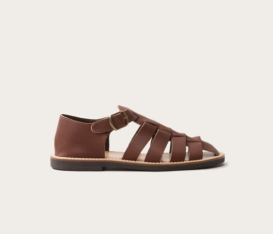 sandale marron géronimo la botte gardiane, sandale marron homme style pêcheurs, nu pieds homme style chaussure d'eau, sandale fabriquées en France, chaussures d'eau en cuir homme, nu pieds homme en cuir bout fermé, nu pieds marron bout fermé, sandale marron en cuir homme, nu pieds marron en cuir fermé, sandale en cuir français homme, nu pieds en cuir homme artisanaux