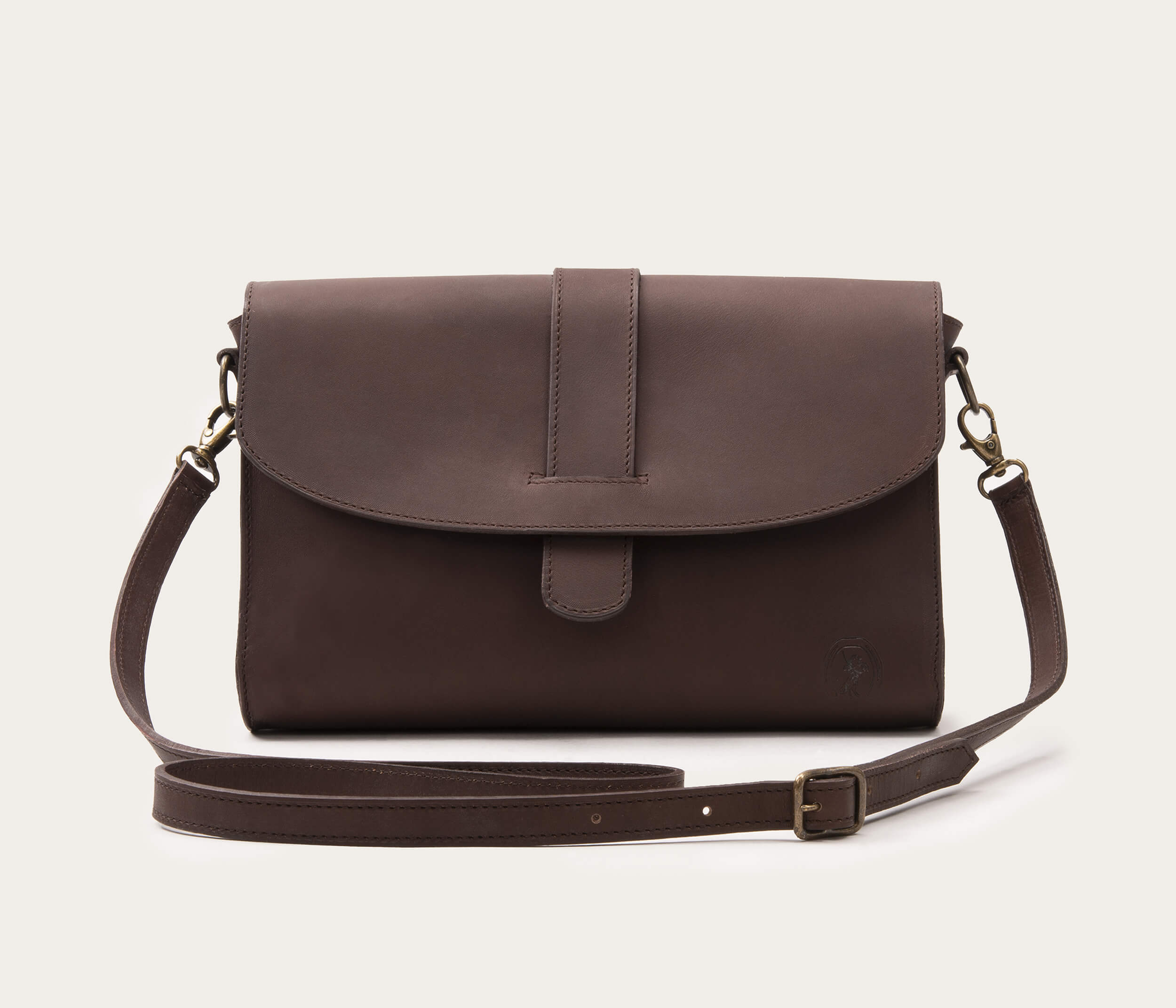 sac a mains en cuir gras, jolie sac à main, sac à main marron, sac made in France, sac fait en France, sac de la botte gardiane, sac bandoulière en cuir café, sac en cuir bandoulière et poche zippée, sac poche zippée,