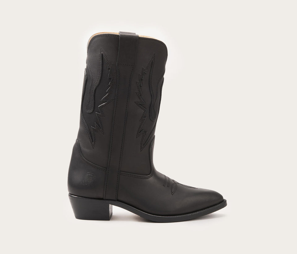Santiag noire, botte noire, botte cowboy noire, santiag femme, western boots, botte western, fabrication française, bottes made in france, chaussure made in france, camargue, la botte gardiane - botte santiag en cuir femme - botte de cowboy, santiag noire en cuir, santiag en cuir français, santiag artisanale noire