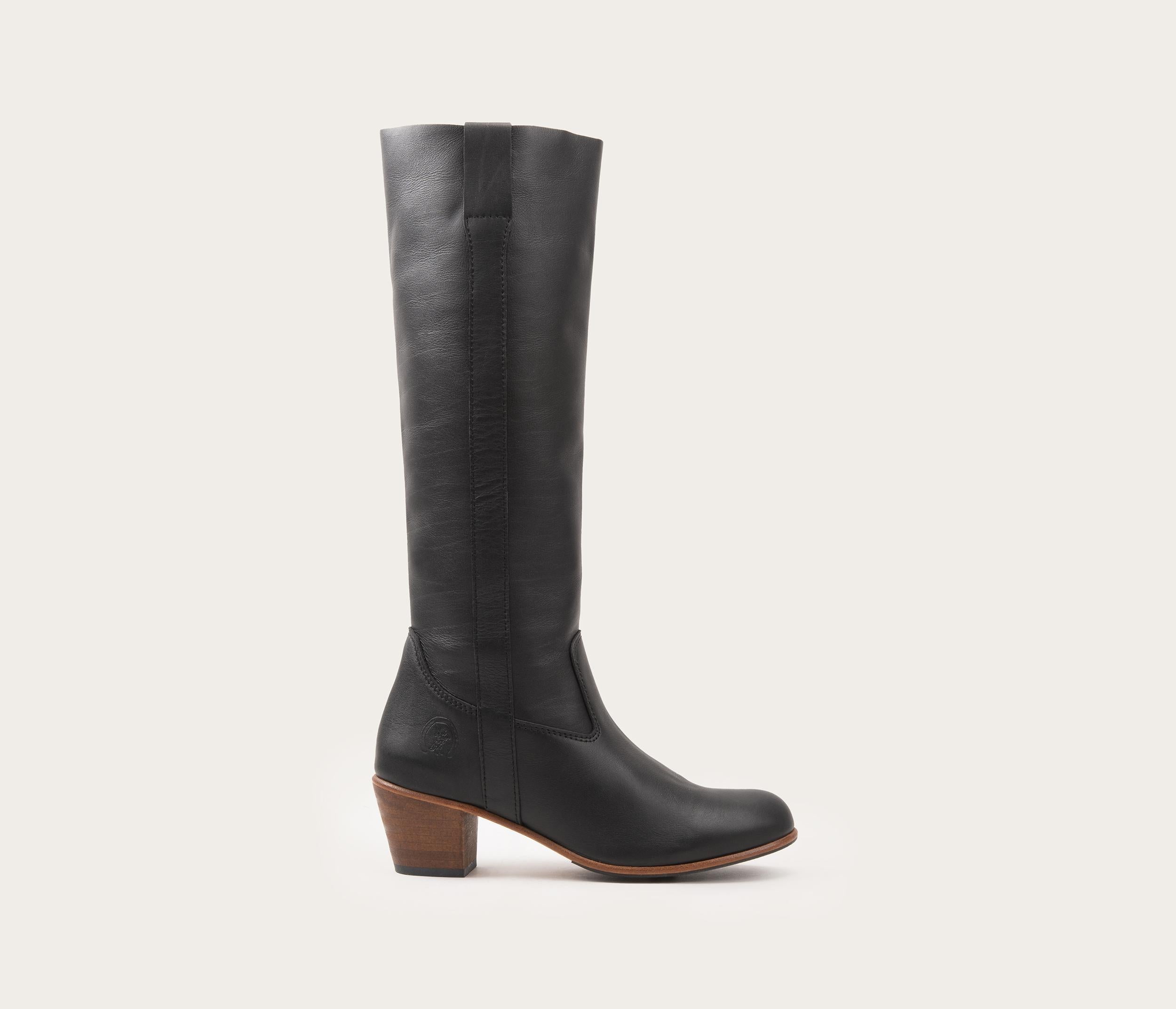 botte camarguaise noire à talon, botte noire femme en cuir souple, botte à talon noire en cuir femme, modèle Simone la botte gardiane à talon, botte femme noire en cuir et avec un talon Modèle Simone