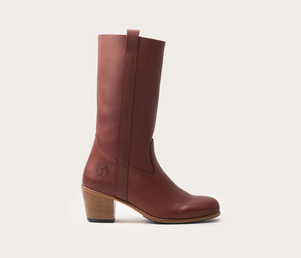 botte en cuir, botte bordeaux en cuir, botte mi haute bordeaux, botte en cuir mi haute bordeaux femme, botte à talon en cuir, botte à talon bordeaux, botte en cuir de qualité, botte femme en cuir français, chaussure en cuir français, botte Simone bordeaux la botte gardiane, botte camarguaise féminine en cuir bordeaux