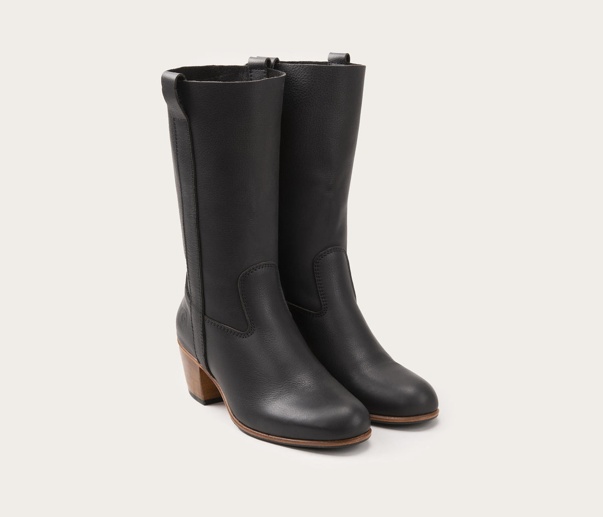 botte noire talon, bottes noires talon, paire de bottes en cuir, botte talon confortable, botte talon grandes pointures, paire de botte mi haute noire à talon, paire de bottes noires en cuir souple noire mi haute, la botte gardiane paire Simone souple noir
