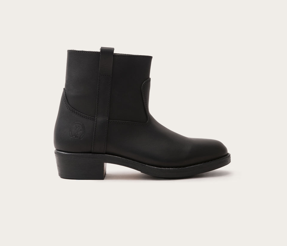 Bottines en cuir français - bottines en cuir de qualité - La botte gardiane boots tiers gardian - boots en cuir noir unisexe - bottines en cuir gras noir - boots en cuir gras français - boots en cuir gras noir suportlo - chaussure de gardian