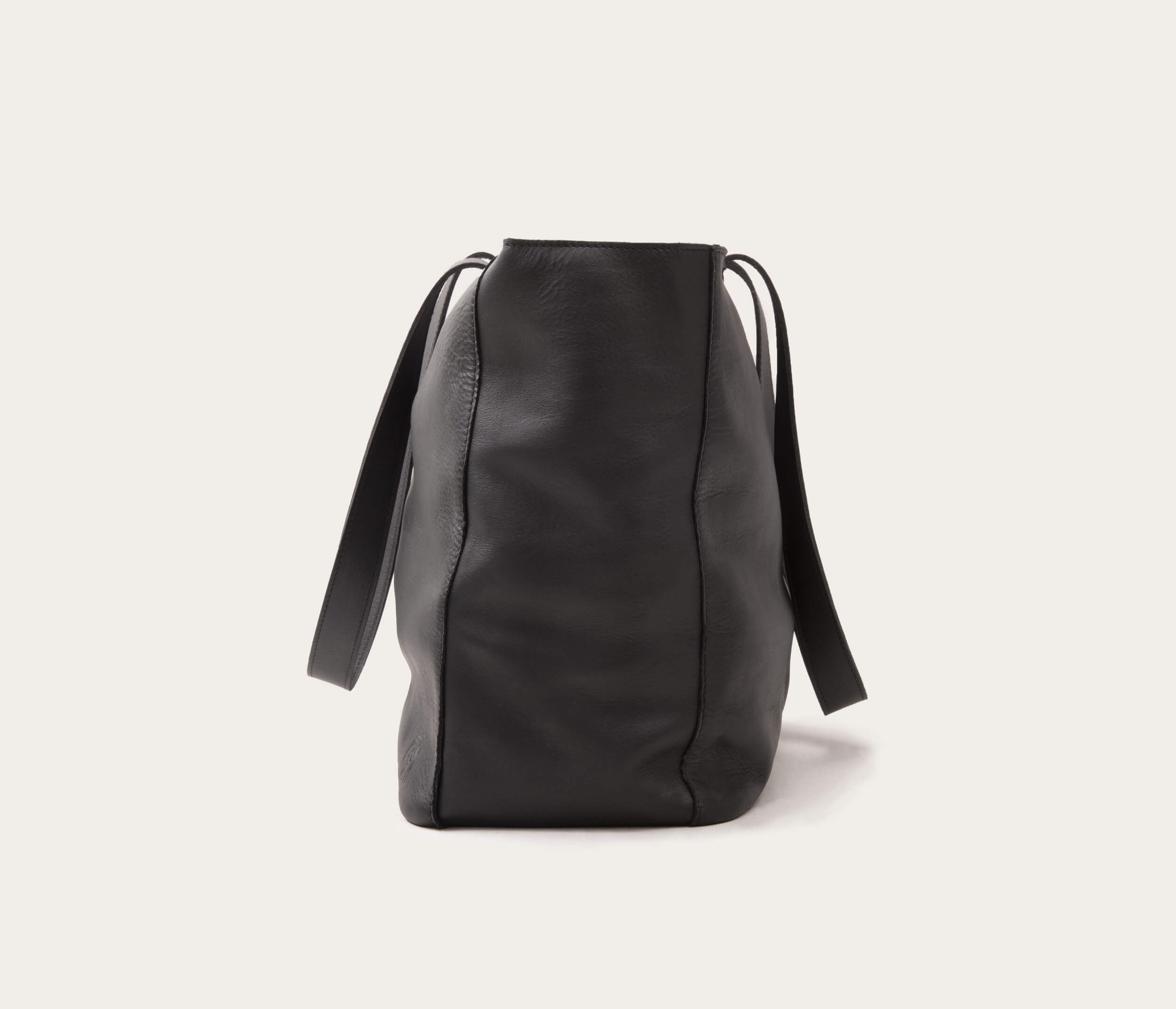 cabas en cuir, cabas noir en cuir souple, sac cabas artisanal, sac cabas noir en cuir