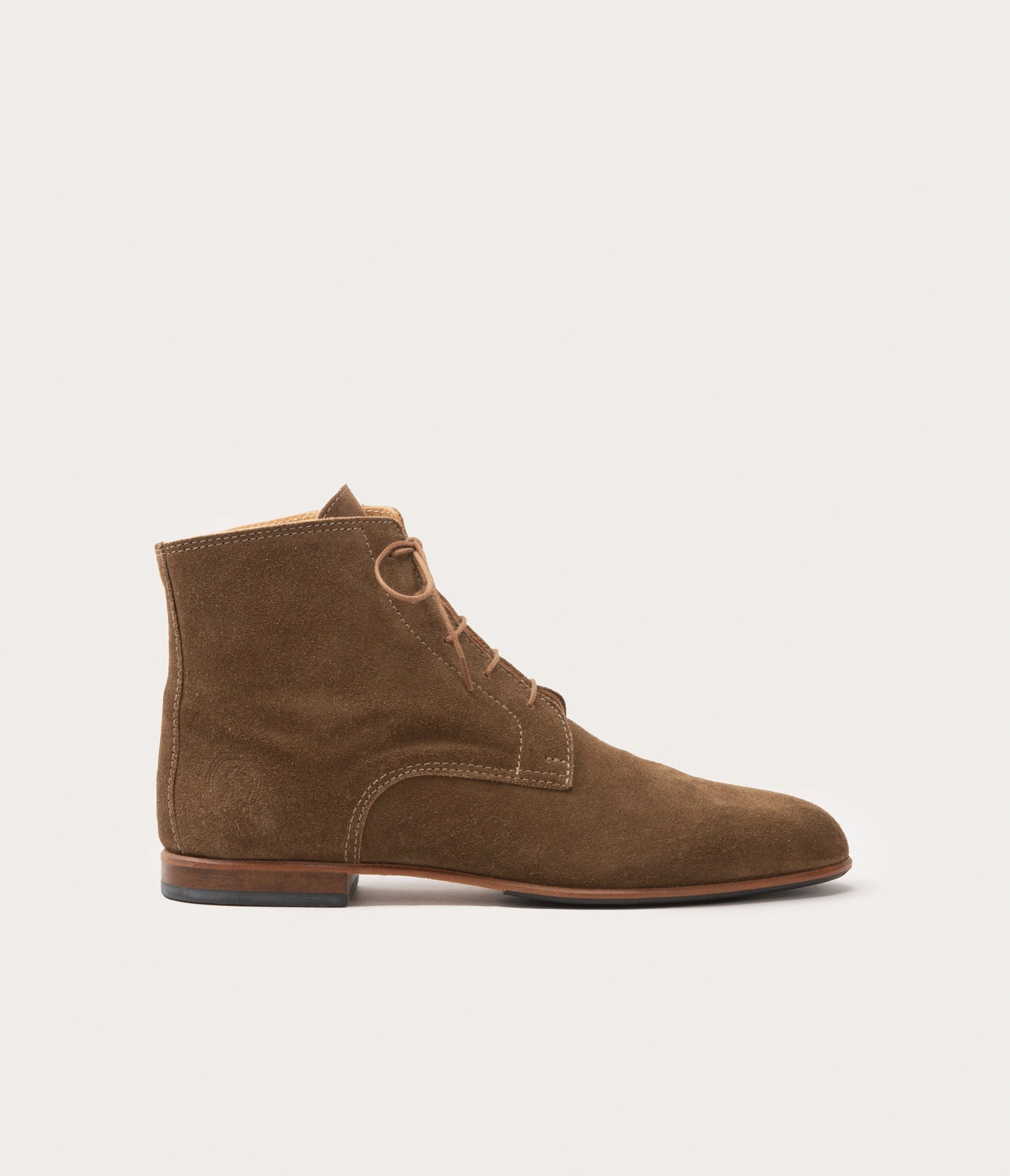 bottines homme carmargue taupe - bottine taupe profil - homme bottine - bottines couleur taupe pour homme en cuir - bottines fabriquées en France - Camargue chaussures