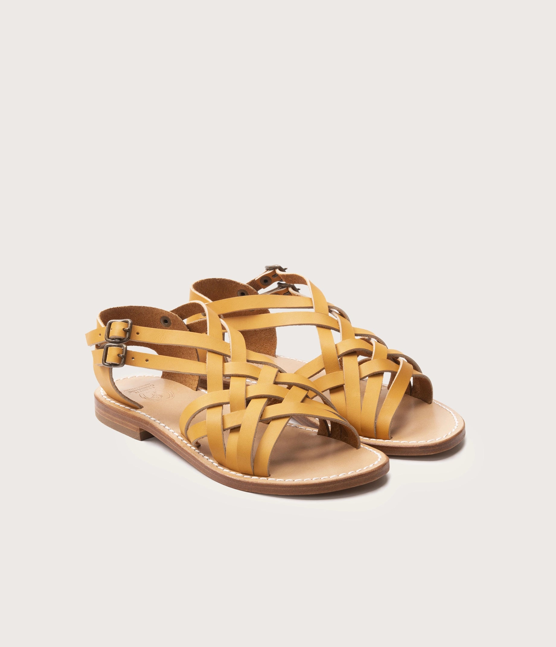 paire de sandales en cuir naturel femme - paires de nus pieds femme en cuir naturel - paire de nus pieds femme brides croisées - chaussure d'été femme en cuir - camargue sandales 