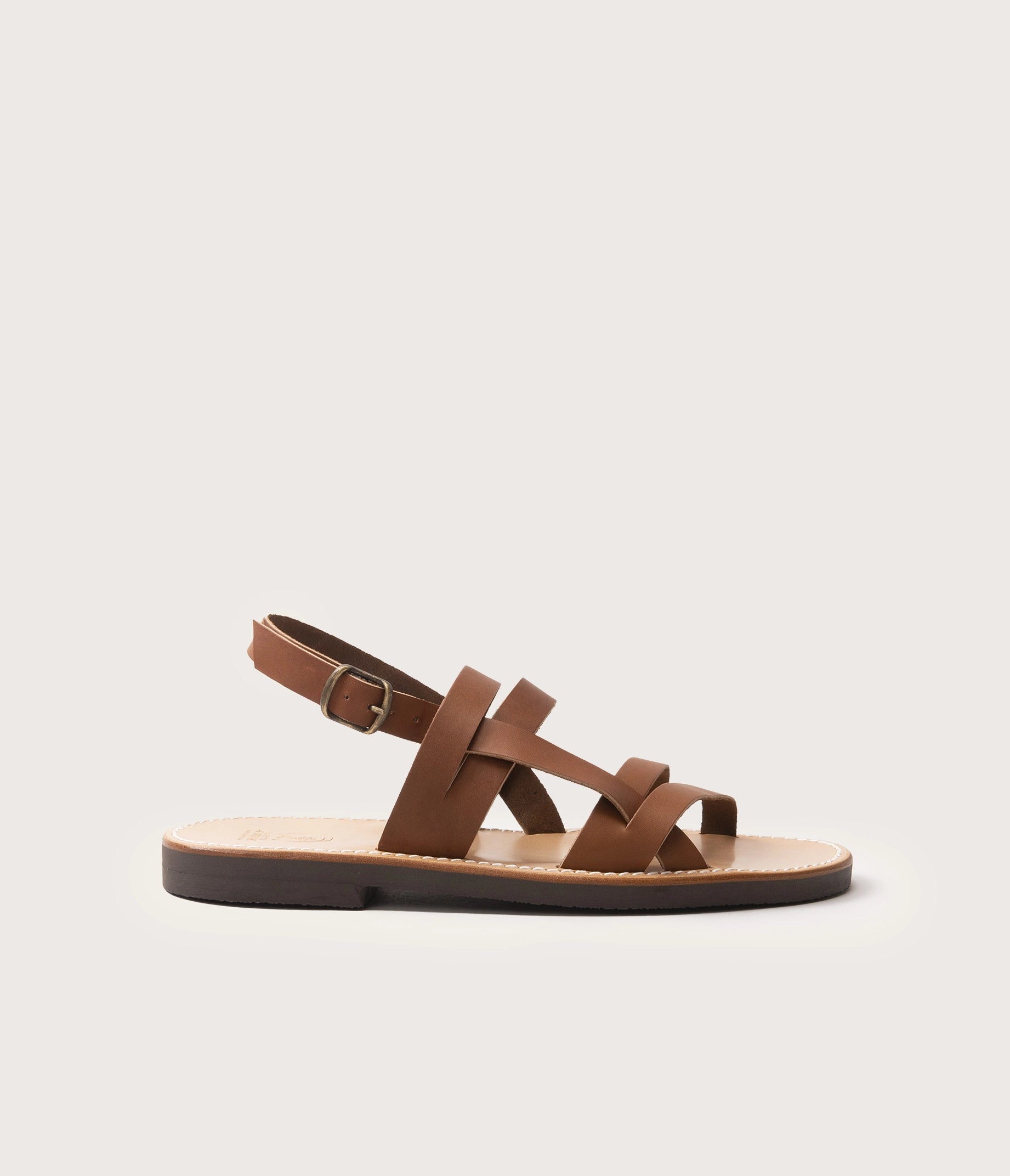 sandale marron homme, sandale en cuir, sandale marron en cuir homme, nu pieds homme marron, nu pieds masculin marron, nu pieds en cuir marron, nu pieds artisanal en cuir, nu pieds camarguais marron homme, modèle Apt la botte gardiane marron, artisanat français, camargue, 