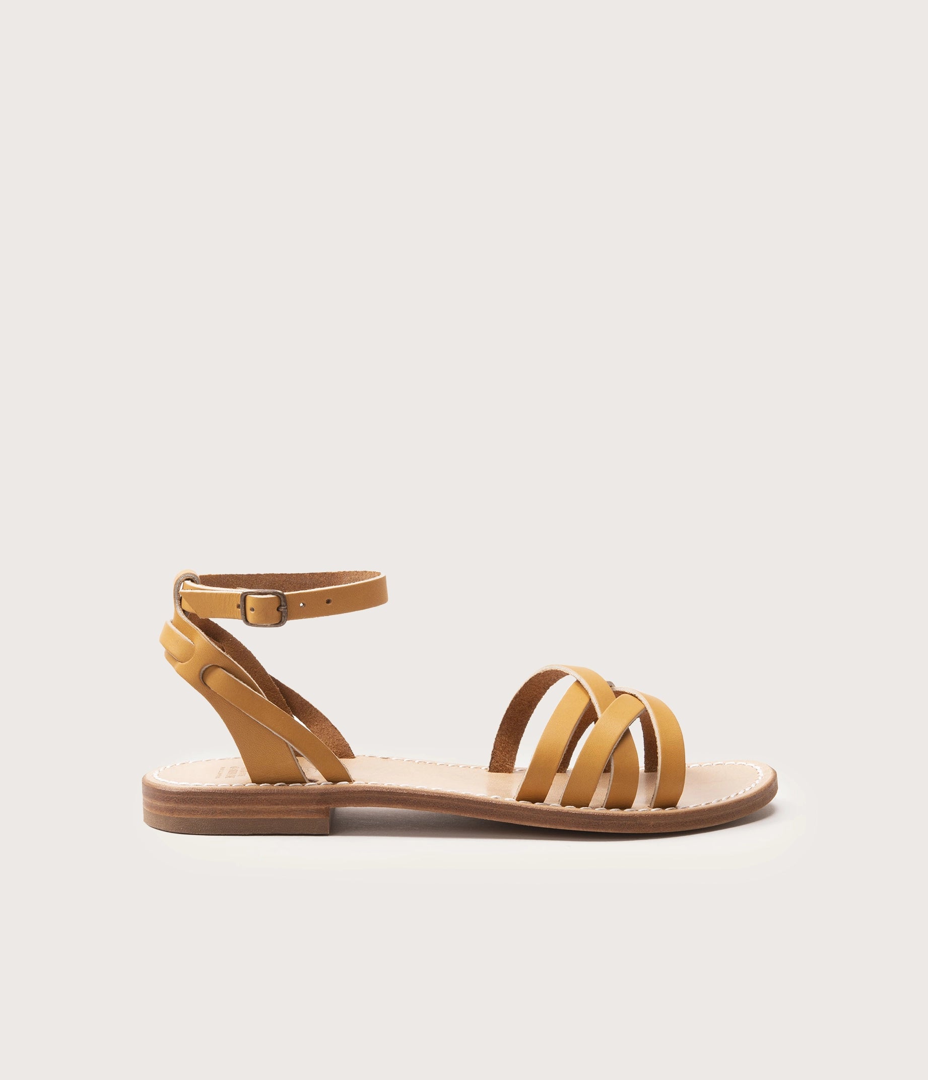 sandale la botte gardiane, sandale gardiane, sandales cuir femme confort , sandales cuir femme artisanales sandale en cuir, cuir naturel, sandales made in france, cuir gras, tannerie germann, label epv, métiers d'arte, sandale cuir femme, sandls , sandale 