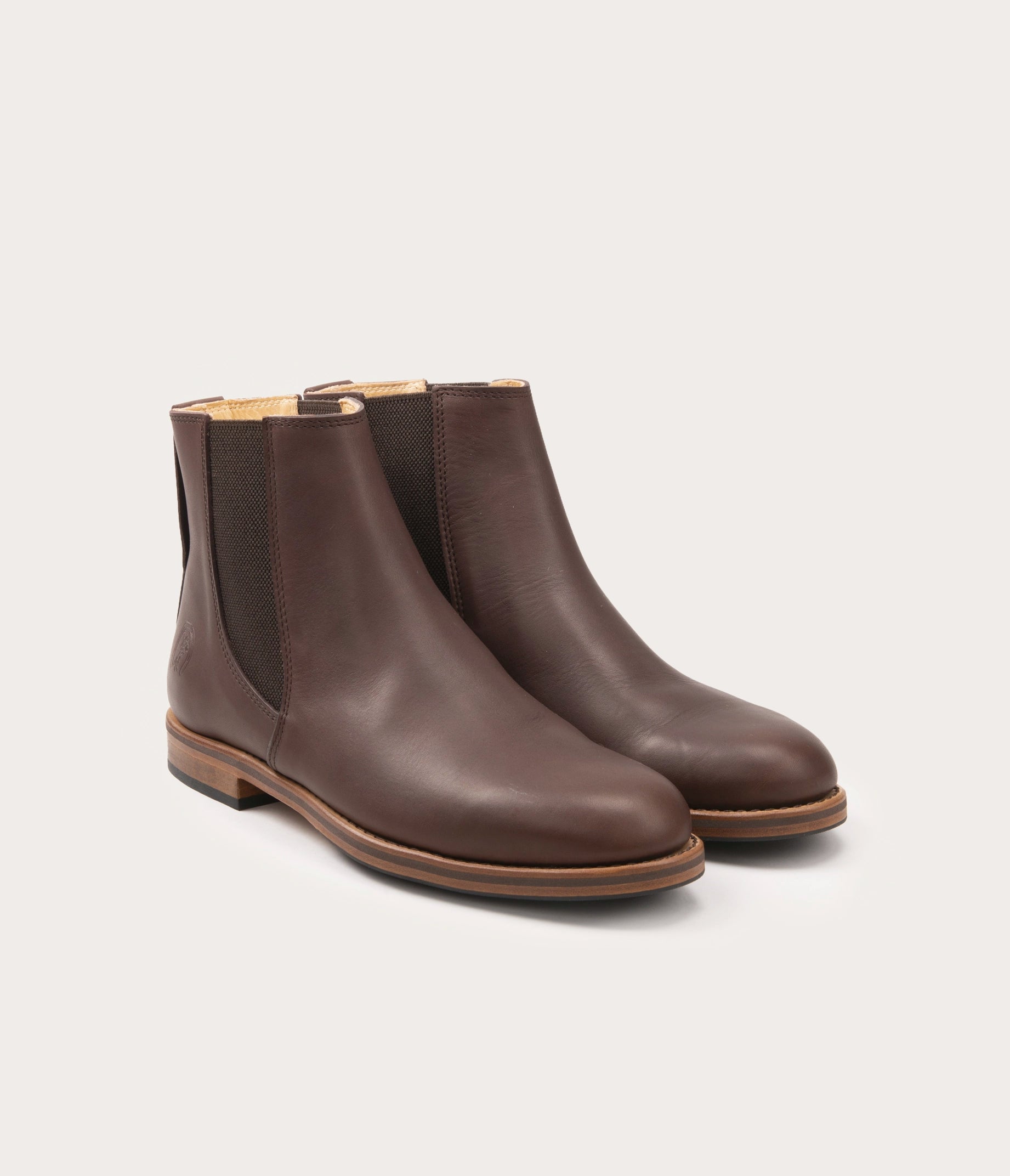 paire de bottine à élastique en cuir café pour homme - bottine en cuir camarguaises bertrand pour homme -  paire de boots bertrand en cuir gras café - paire style gardian boots bertrand - paire de chaussures style gardian café