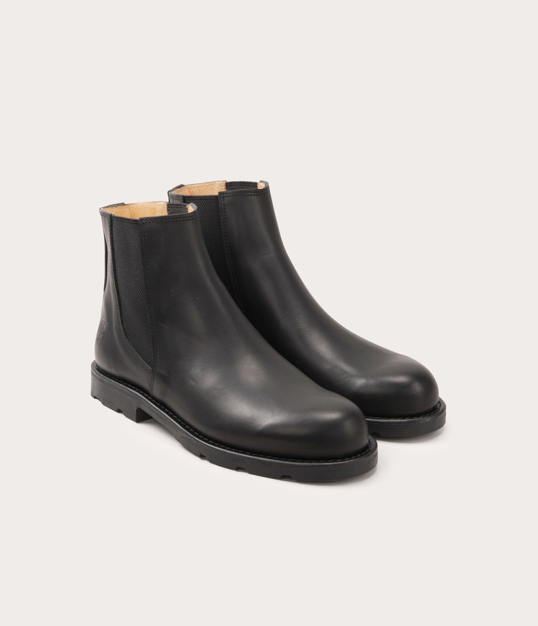 paire de bottine en cuir noir - paire de boots noires pour homme - paire de bottine en cuir noir gras pour homme - la botte gardiane paire de boots en cuir noir - paire de boots camarguaises noires - paires de bottines camarguaises en cuir noir pour homme
