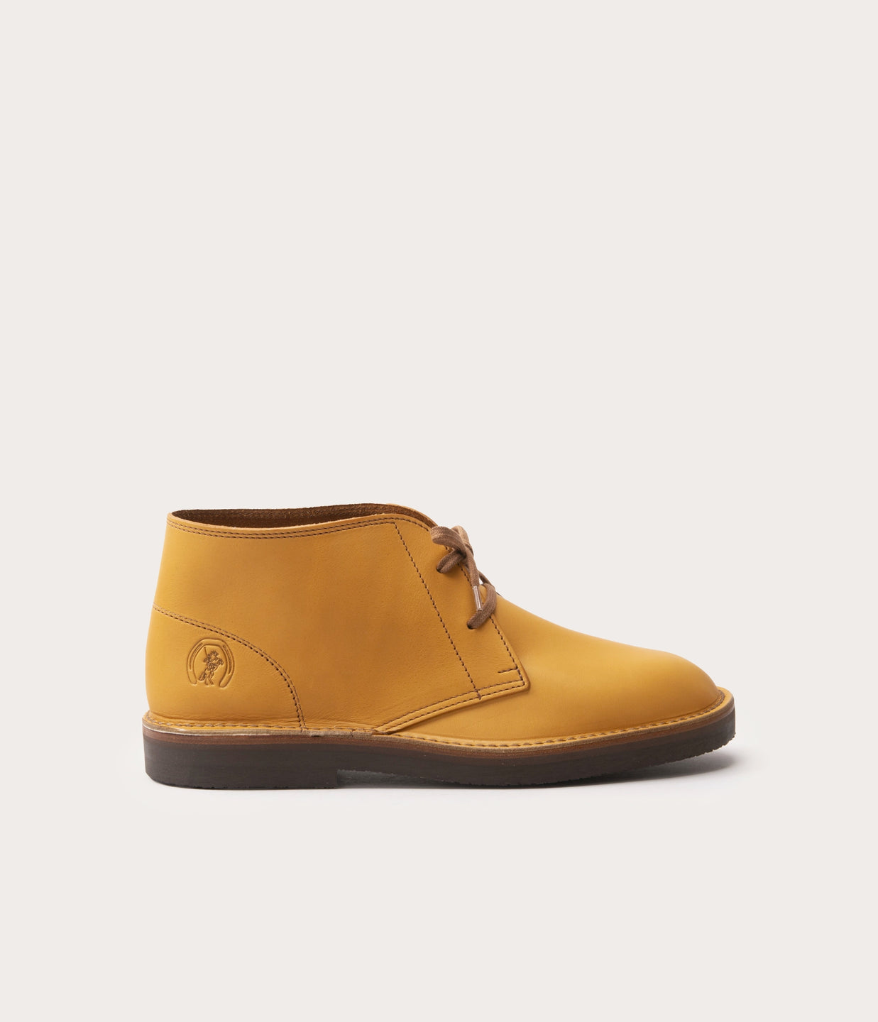 style chukka boots en cuir naturel Boots Cuir- Femme - Camargue desertboots mieux que clark, chaussure en cuir naturel, chaussure en cuir, desertboots en cuir vue de coté, chaussure en cuir naturel à lacetsn desert boots la botte gardiane, chaussure la botte gardiane vue coté