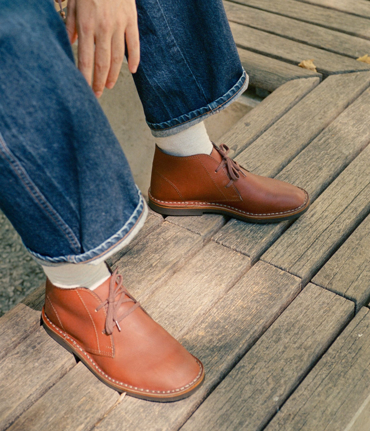 Chaussure Camargue homme - paire de chaussure de desertboots marron - boots à lacets marron - chaussure pour homme en cuir style camarguais - boots style camarguais, desertboots portée, desertboots en cuir marron, desertboots femme porté