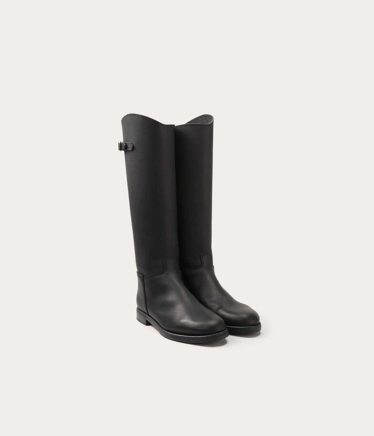 paire de bottes la botte gardiane style cavalier - bottes hautes zippées - bottes hautes à zip en cuir noir - paire de bottes en cuir français pour faire du cheval - paire de bottes hautes en cuir pour faire du cheval - bottes cavalières homme - bottes cavalières femme 