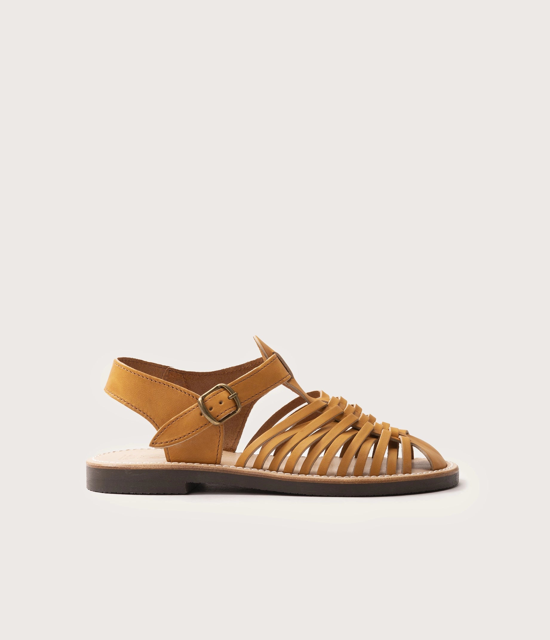 sandale de pêcheur modernisée - sandale en cuir style pêcheur  pour homme - chaussures de pêcheur en cuir homme - style pêcheur chaussures en cuir naturel - la botte gardiane sandales homme en cuir - modèle cilaos homme - sandales en cuir homme fabriqué en france - sandales camarguaise homme, sandale plate pour homme, nu pieds fermé en cuir homme, nu pieds plat homme en cuir naturel, sandale en cuir fermée homme