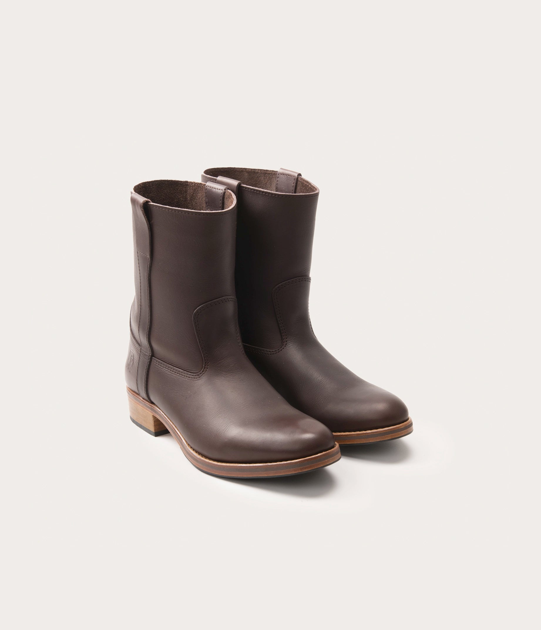 paire de botte camarguaises, atelier la botte gardiane, la botte gardiane officiel, fabriquant botte camarguaise, fabricant bottes camarguaises, paire de camarguaises, botte camarguaise