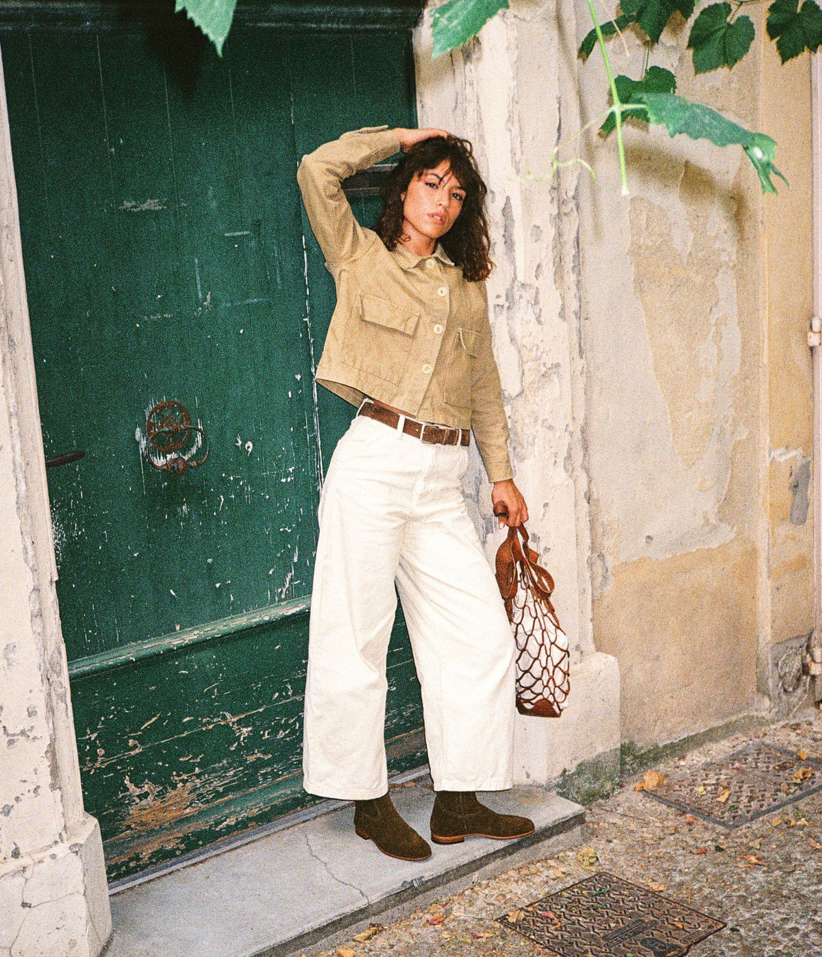 bottine en cuir velours, bottine femme en cuir velours, bottine femme , bottine artisanale, bottine femme fabriquée en France, bottine olive, bottine vert, bottine femme velours, boots en velours olive, bottine femme en cuir velours vert, bottine en cuir velours kaki, bottine femme kaki
