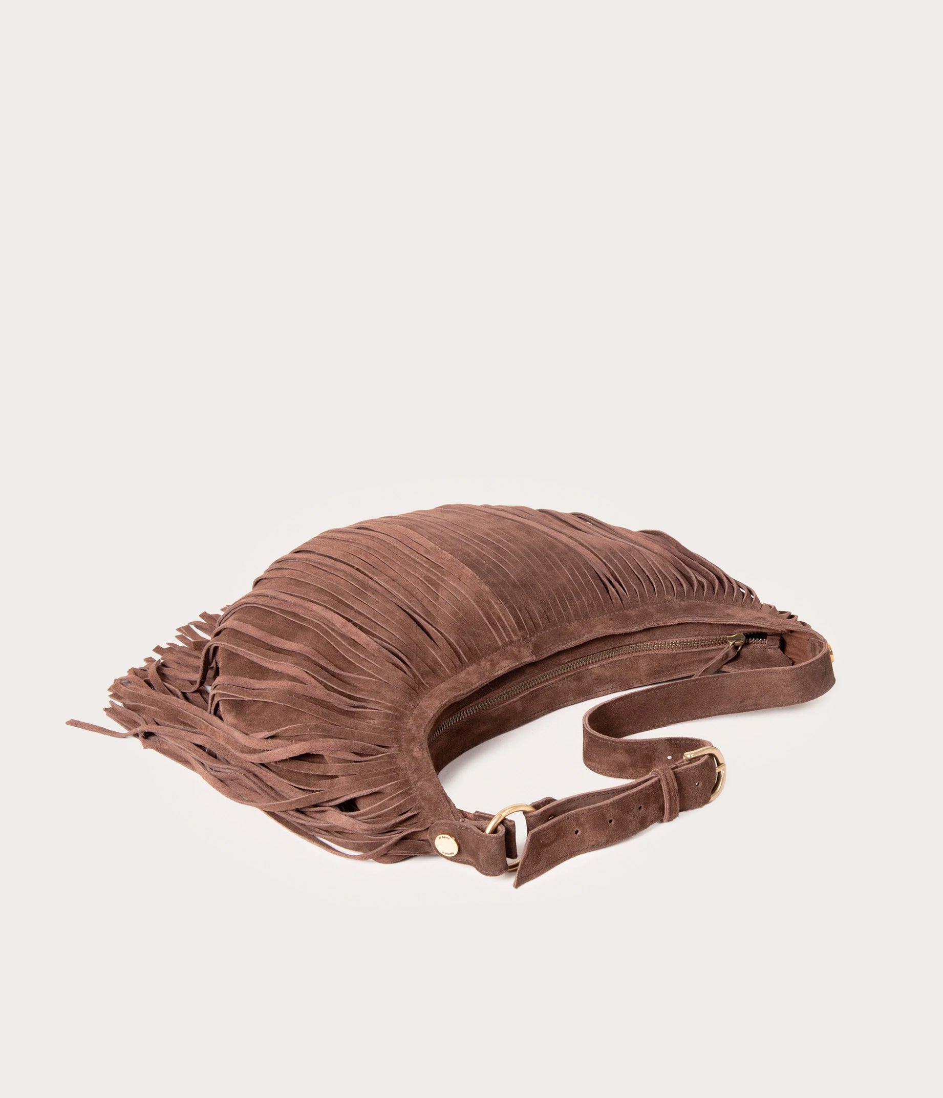 sac en cuir velours marron, sac en cuir à franges marron, sac à frange, sac en velours, sac artisanal, sac femme franges, sac en cuir marron, sac daim, sac franges chocolat