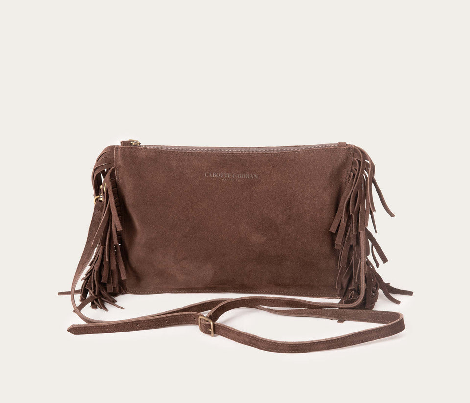 pochette en cuir velours chocolat, sac pochette à franges en cuir velours, pochette à bandoulière, sac bandoulière à franges, sac à franges, sac frange, sac en cuir velours