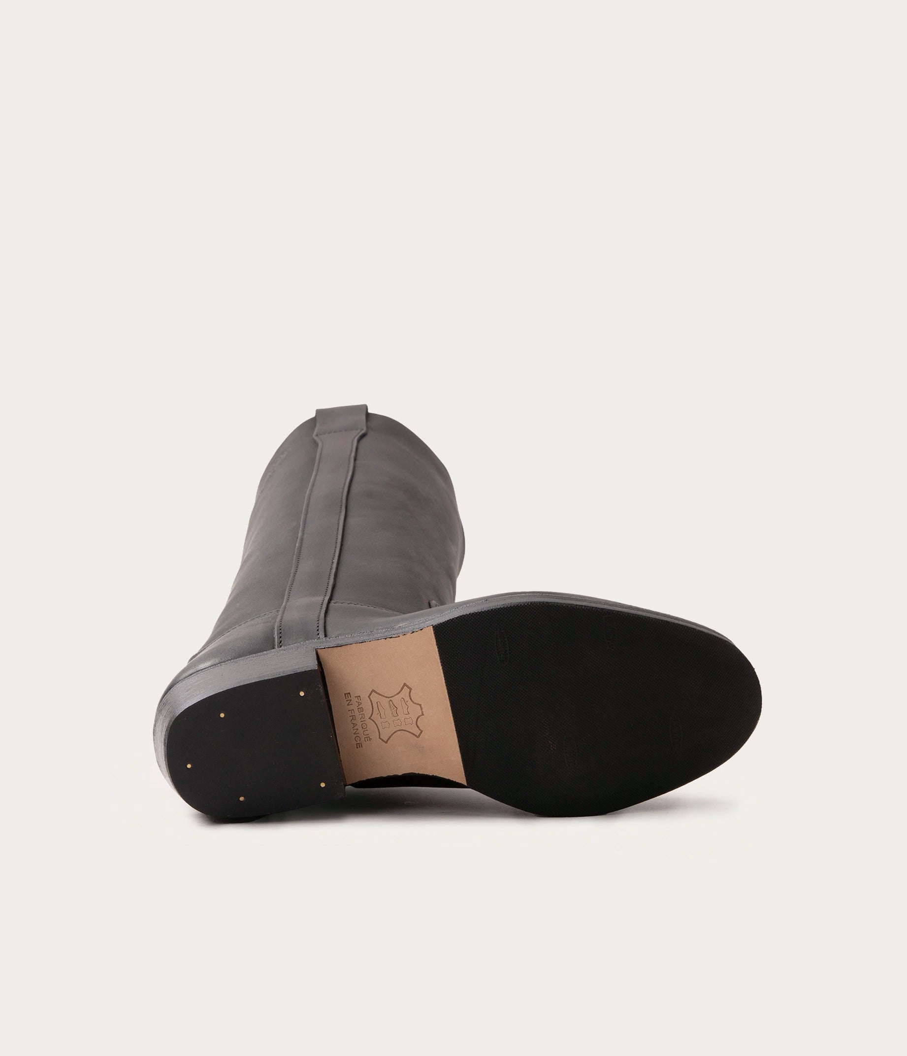 gardian, camarguaise, botte haute, bottes, hight boots, bottes hautes, botte haute naturel, botte en cuir noir, botte de qualité, botte française, artisanat français, fabrication française, fabriquant de botte, camargue, Camargues , cuir noir cuir gras, cuir français, label epv