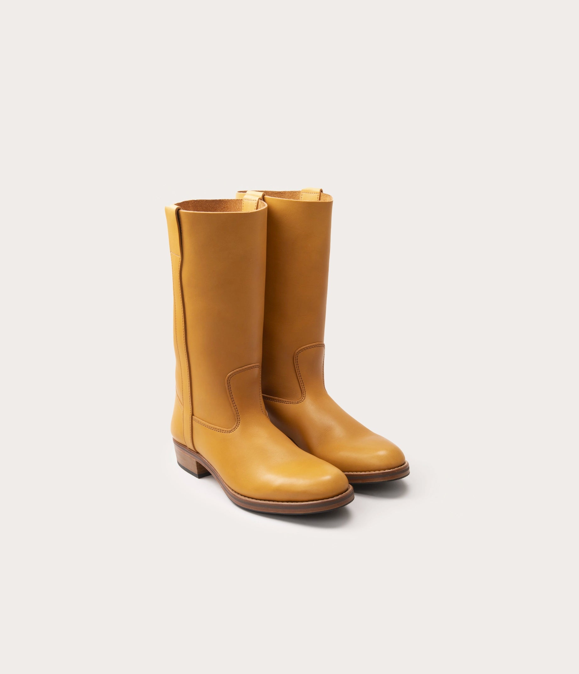 la botte gardiane, chaussure botte homme cuir, guardiannes, botte guardiane, botte homme gardianne, gardianne homme, gardiane homme naturel, chaussure botte cuir naturel, atelier la botte gardiane, botte iconique homme, botte qualité homme,  botte traditionnelle française, botte cavalier français, botte made in france