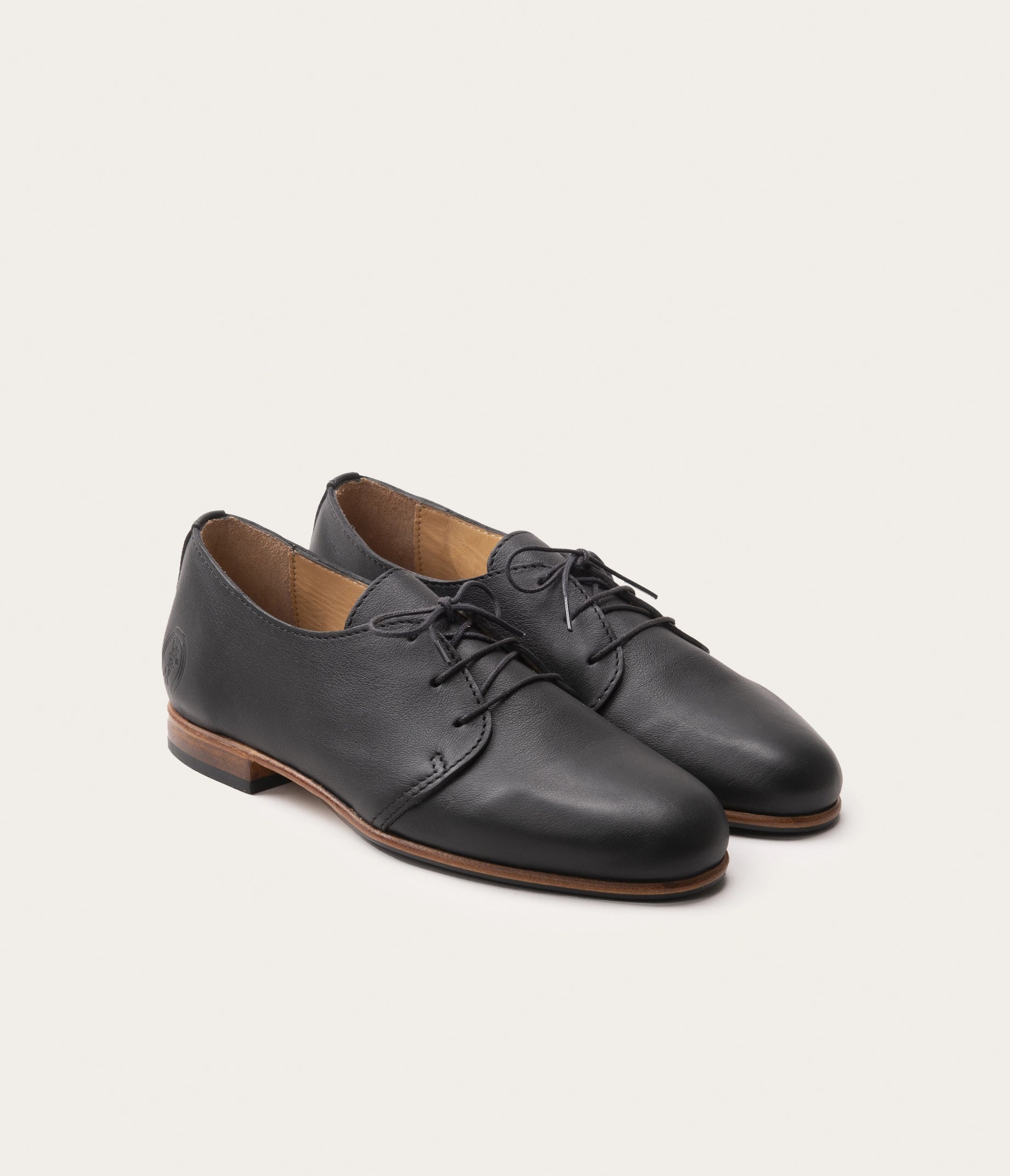 Georges derby en cuir souple noir, derbies en cuir noir, derbies femme, derby femme, derbies homme, derby homme, derbies camarguais, derby artisanal en cuir