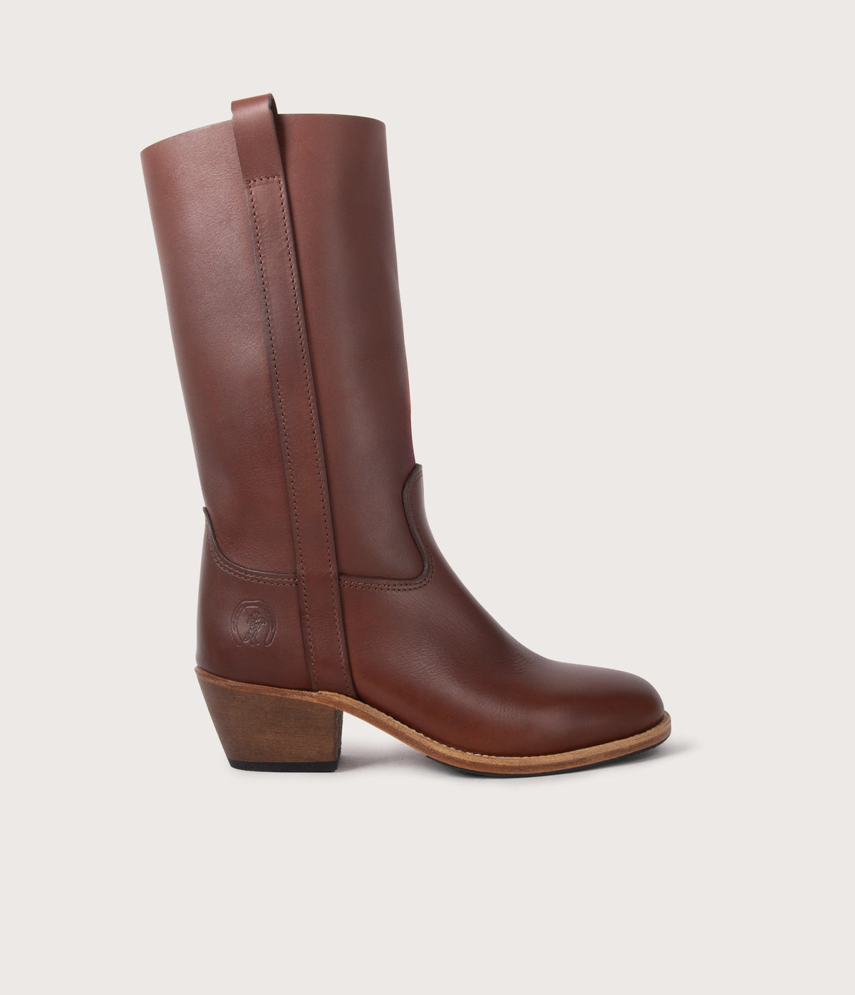 bottes en cuir marron, bottes artisanales, bottes marron en cuir femme, bottes femme, bottes en cuir suportlo, bottes camarguaises, bottes camarguaises marron, bottes femme marron, bottes de qualité, bottes tendances, bottes fabriquées en France