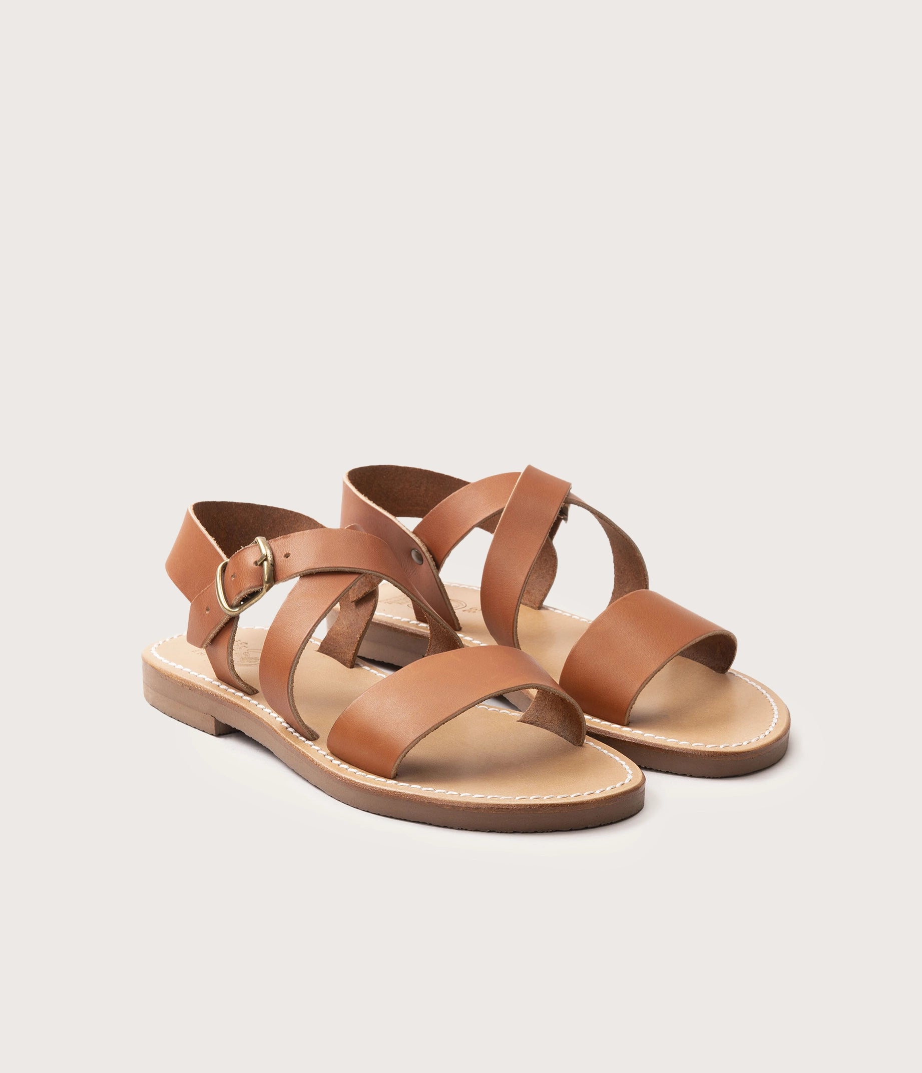 paire de sandales femme en cuir français - nu pieds femme fauve - paire de nu pieds femme en cuir fauve - paire de nu pied réglable - sandale femme réglable - sandales style les petites tropéziennes - mieux que les tropéziennes - sandales femme qualité