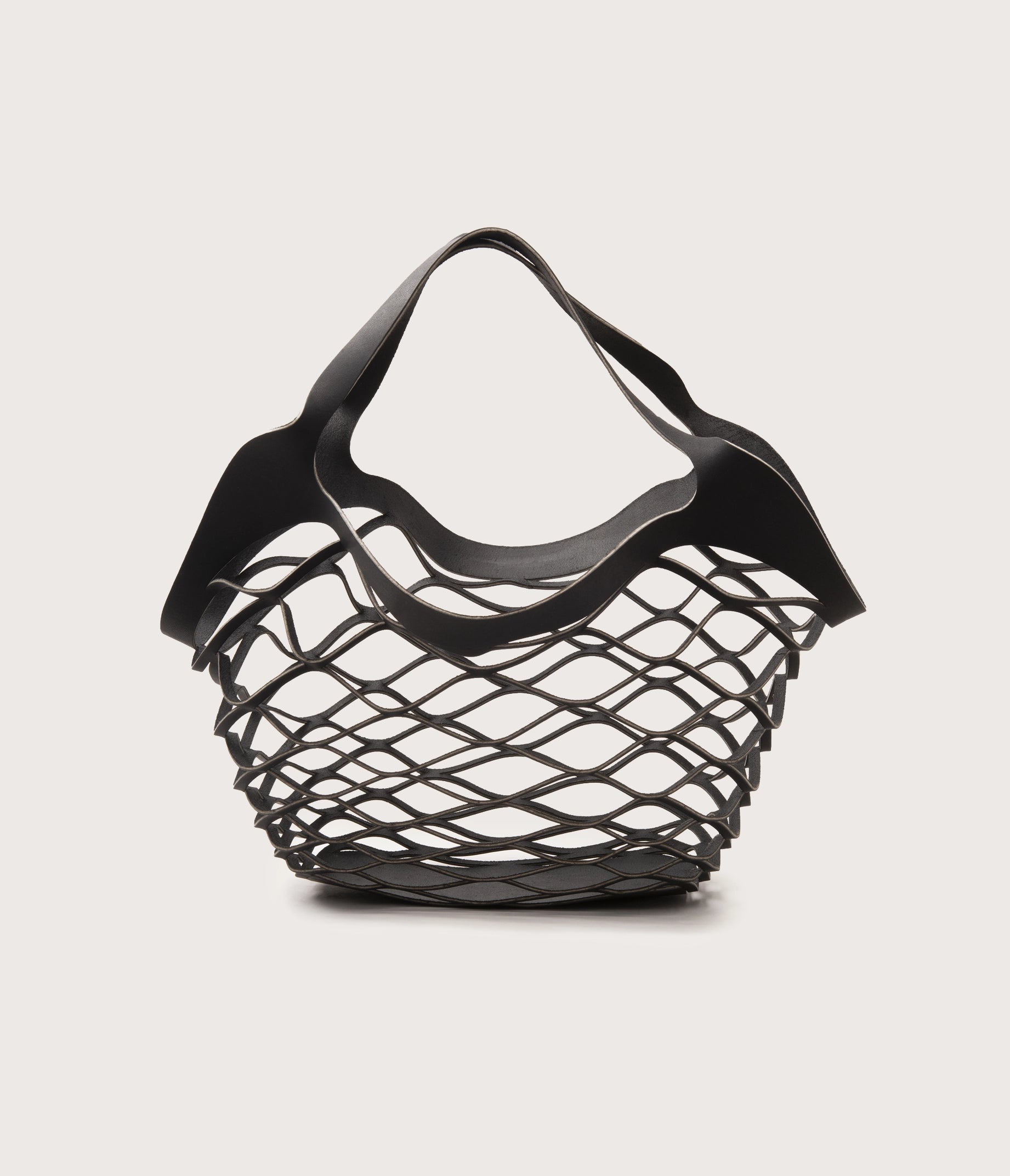 sac moderne filet, sac filet moderne en cuir, sac en cuir noir
