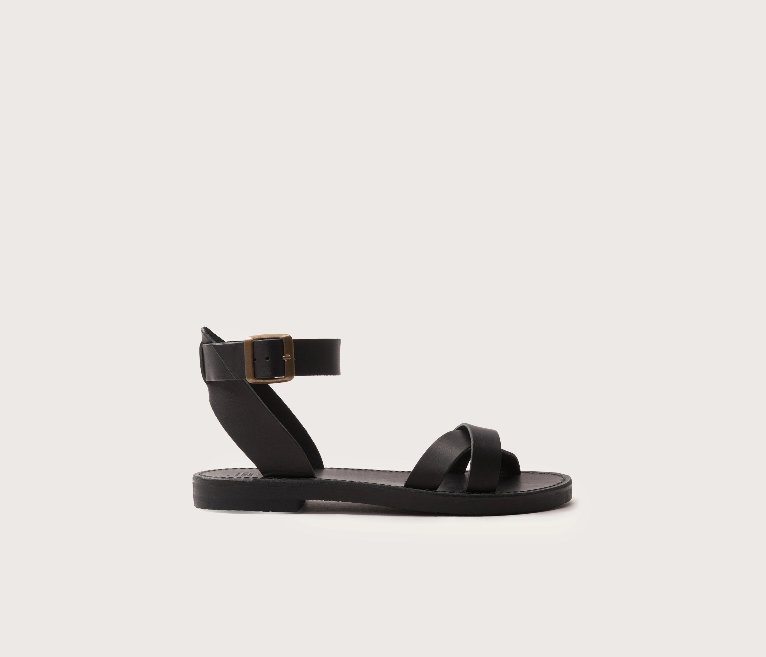 sandale en cuir noir, sandales noires en cuir, sandales en cuir noir, sandale en cuir, sandale en cuir noir femme, sandale femme en cuir noir, sandale en cuir femme noir, sandales en cuir noir femme, atelier la botte gardiane, atelier de chaussure, fabriquant français