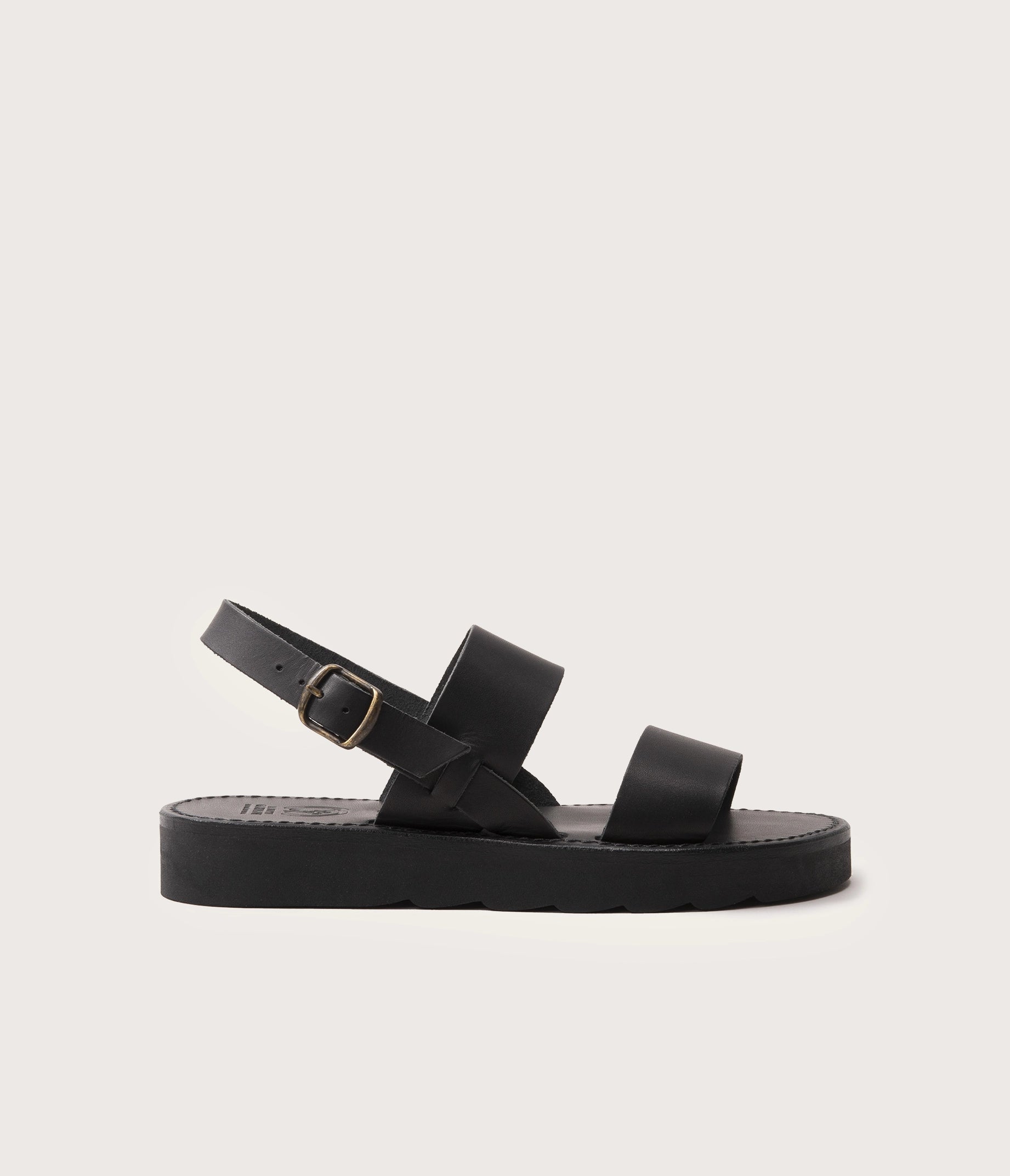 sandale femme - sandale femme en cuir végétal - sandale en cuir végétal - nu pied en cuir végétal - cuir végétal noir - chaussure en cuir végétal femme - chaussure d'été  pour femme - chaussures femme la botte gardiane cuir végétal - EPV - la botte gardiane cuir végétal - sandale avec brides sur le pied - sandales fabriquée en camargue  