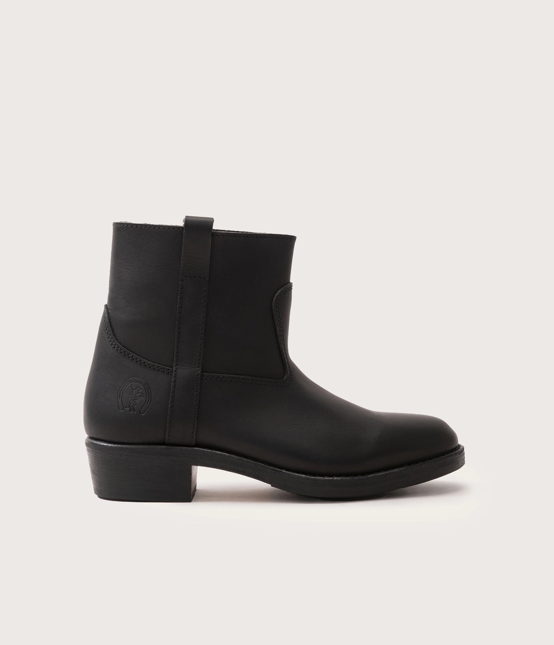Bottines en  cuir français - bottines en cuir de qualité - La botte gardiane boots tiers gardian - boots en cuir noir unisexe - bottines en cuir gras noir - boots en cuir gras français - boots en cuir gras noir suportlo - chaussure de gardian 