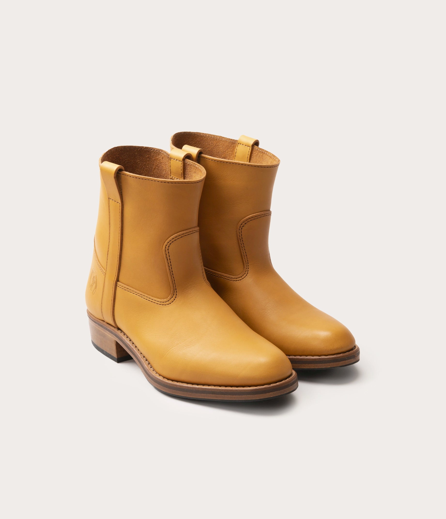la botte gardiane, bottes, gardianne, gardian, gardians, guardian, guardiane, guardianes, botte cowboy, cow boy boots, frech shoes, french shoesmaker, french boots, good french boots, atelier de chaussure, marque fabricante, bottine gardian, bottine cuir , cowboy boots, french cow boy boots, low boots, leather boots, french leather boots, bottine robuste, bottine solide, bottine reparable, boots reparable, tiers gardian, 1/3 gardian