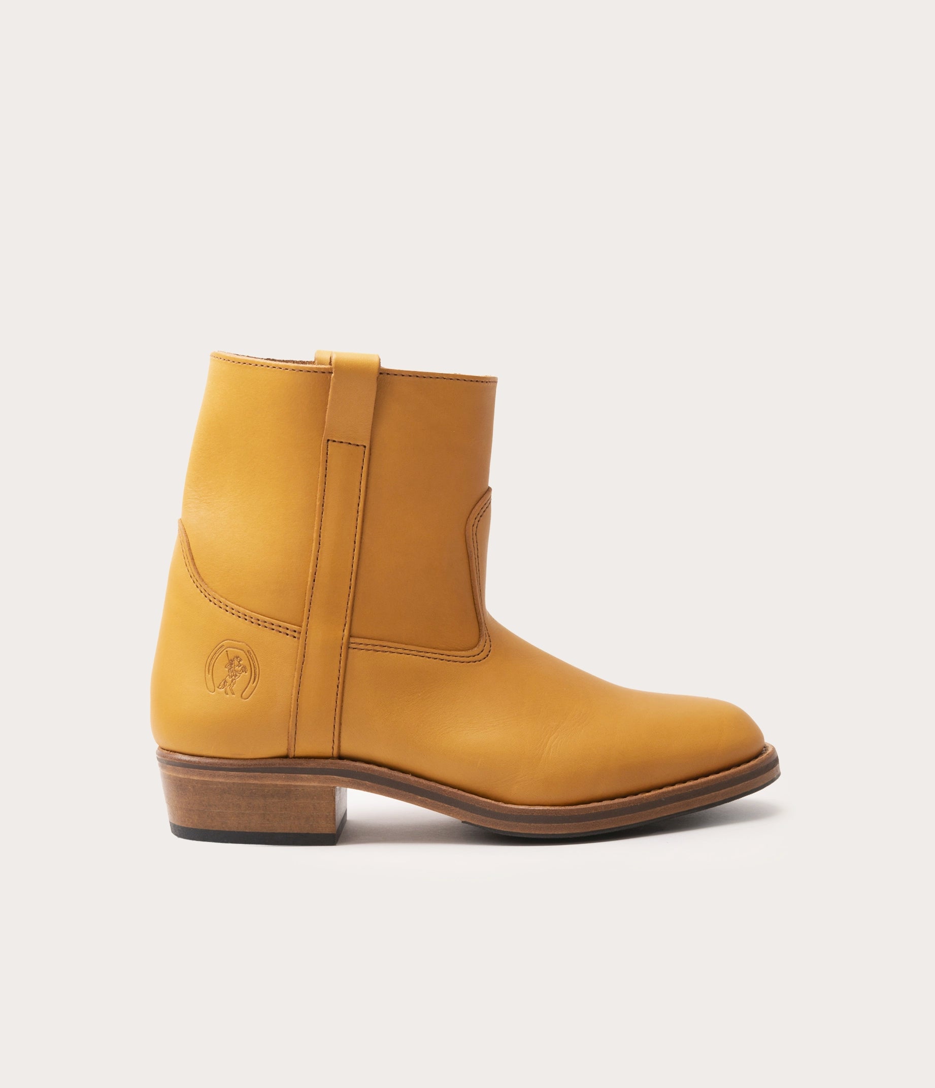 gardians, chaussure boots, boots camarguaises, bottes camarguaise, botte le gardian, atelier botte, guardianne, chaussure en cuir, chaussures en cuir, botte gardianne, la botte gardiane bastille, la botte gardiane marais, bottes saintes maries de la mer